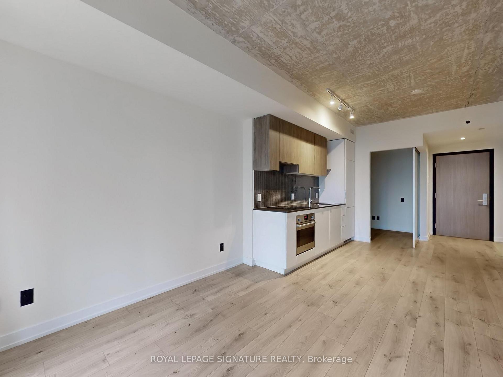 2 Bedrooms Condo at 161 Roehampton, Toronto For sale