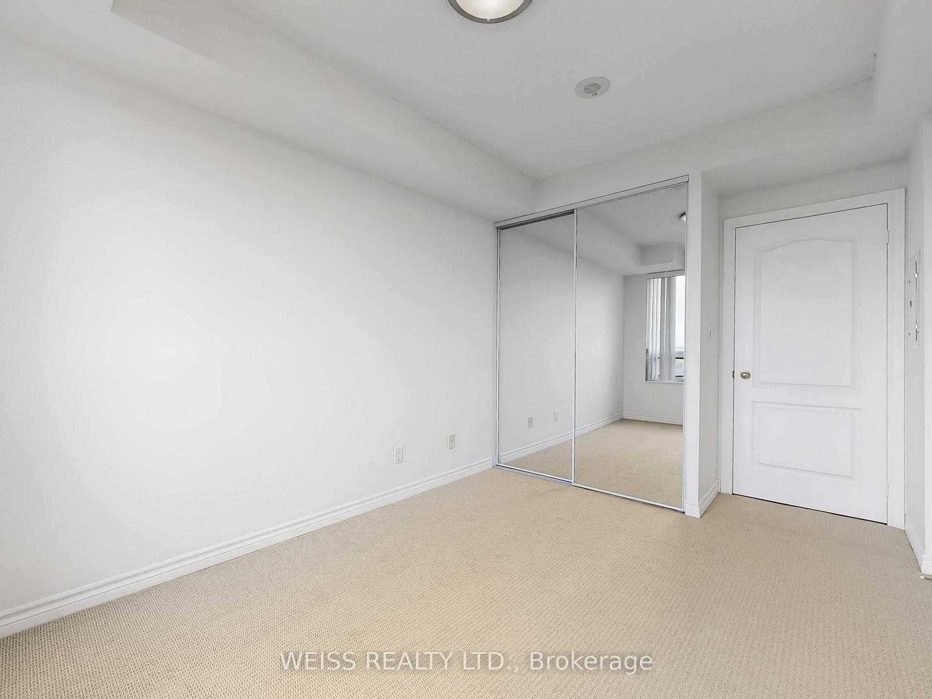 3 Bedrooms Condo at 88 Promenade, Vaughan For sale