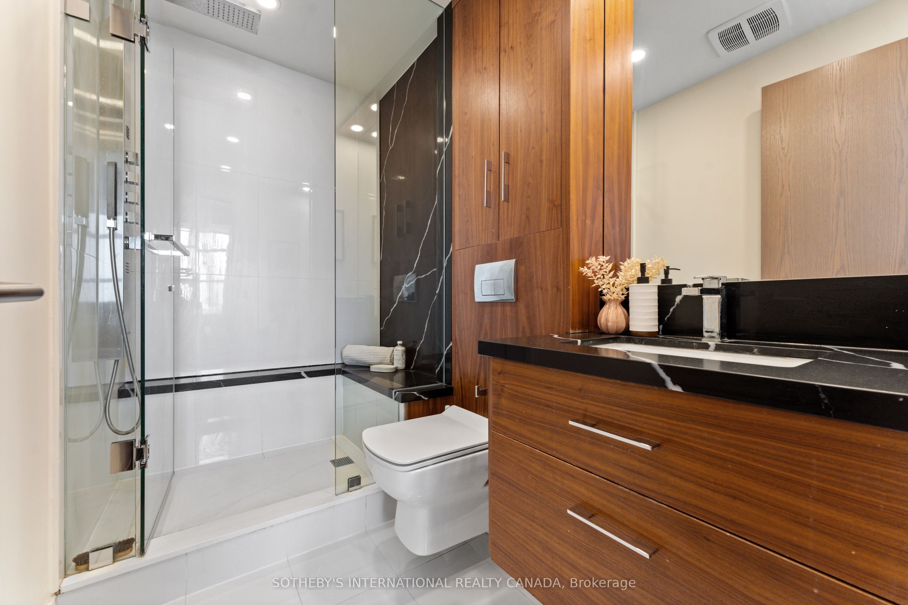 438 Richmond Street W, #1406