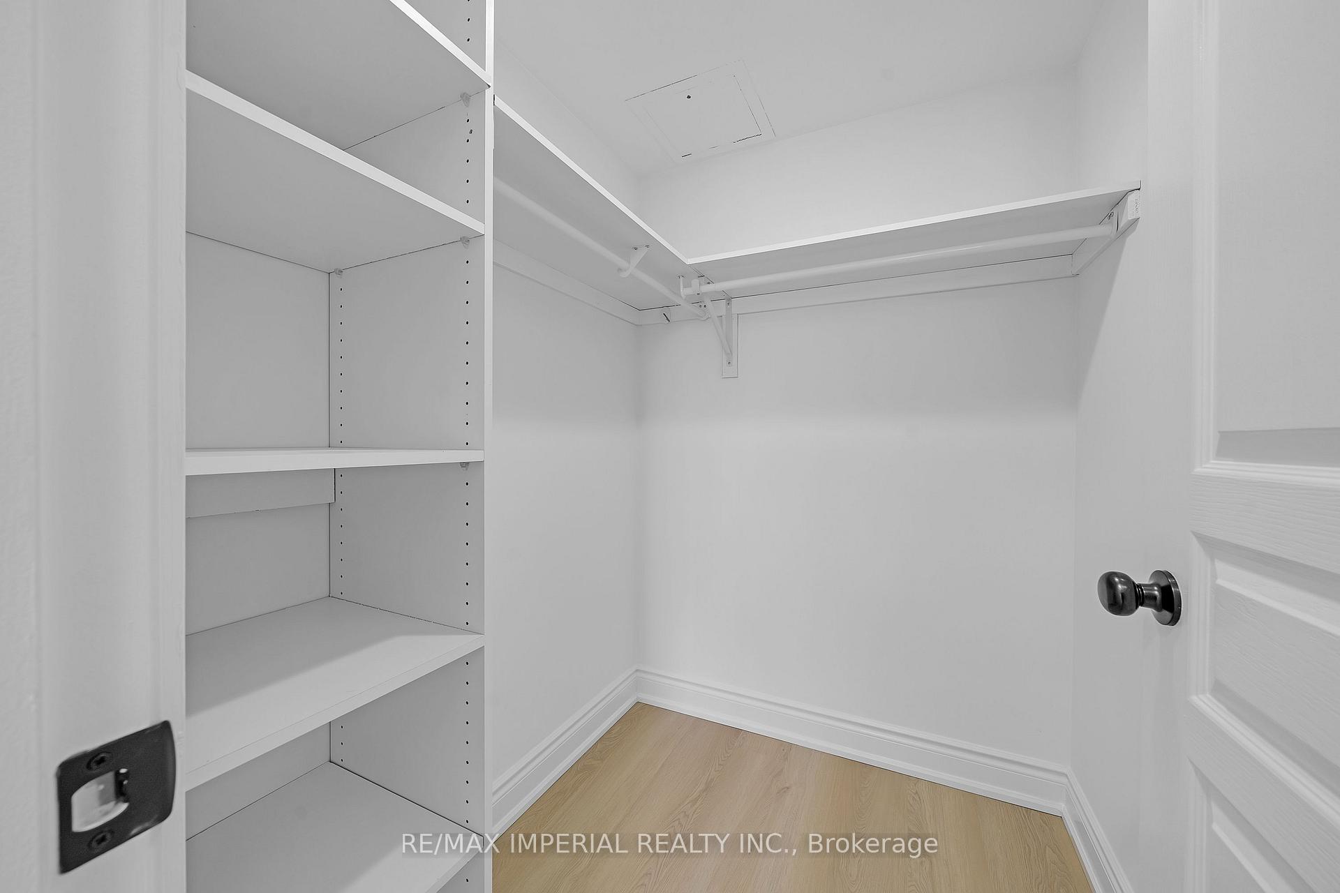 2 Bedrooms Condo at 5 northtown, Toronto For sale