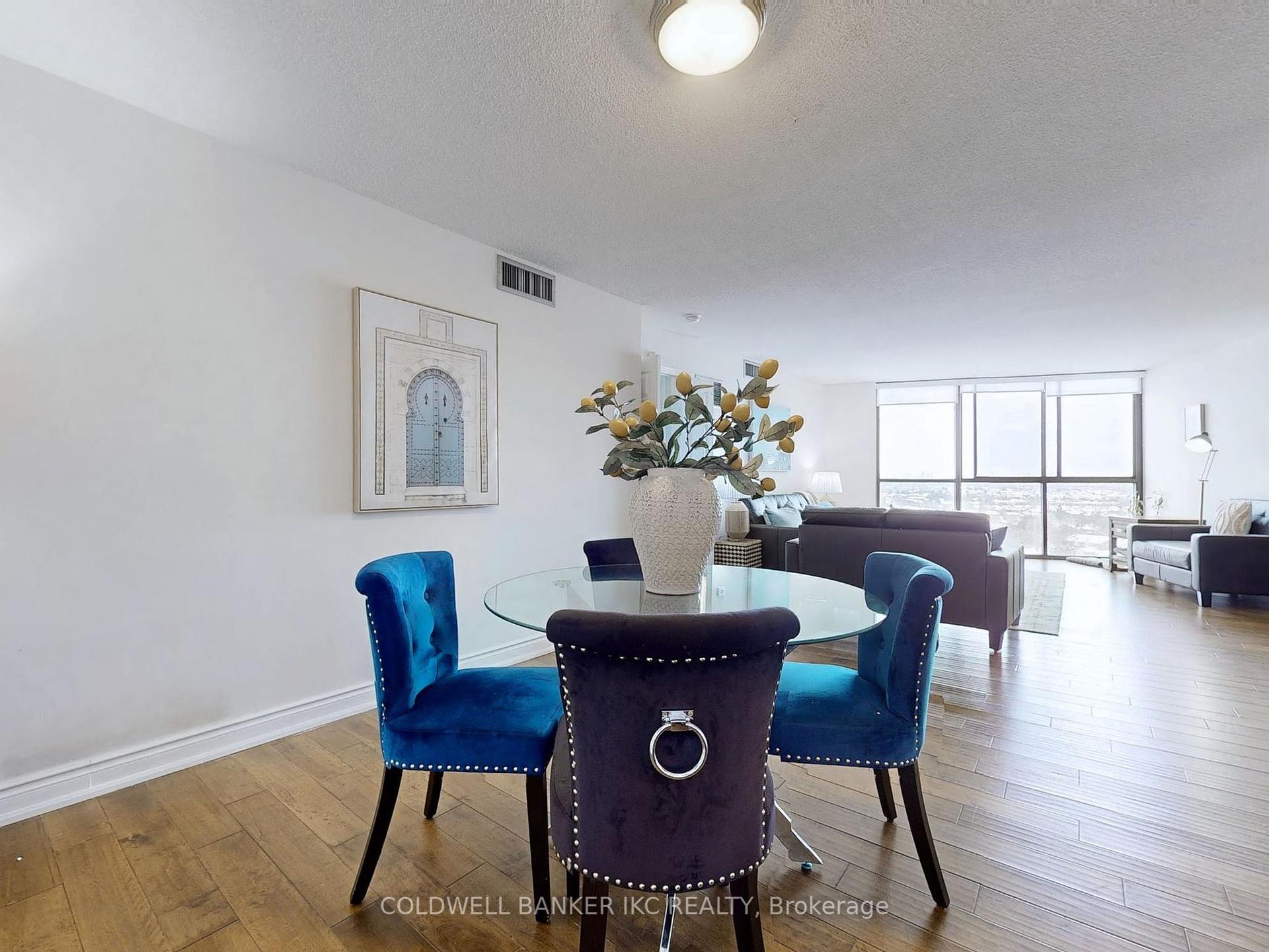 3 Bedrooms Condo at 4235 Sherwoodtowne, Mississauga For sale