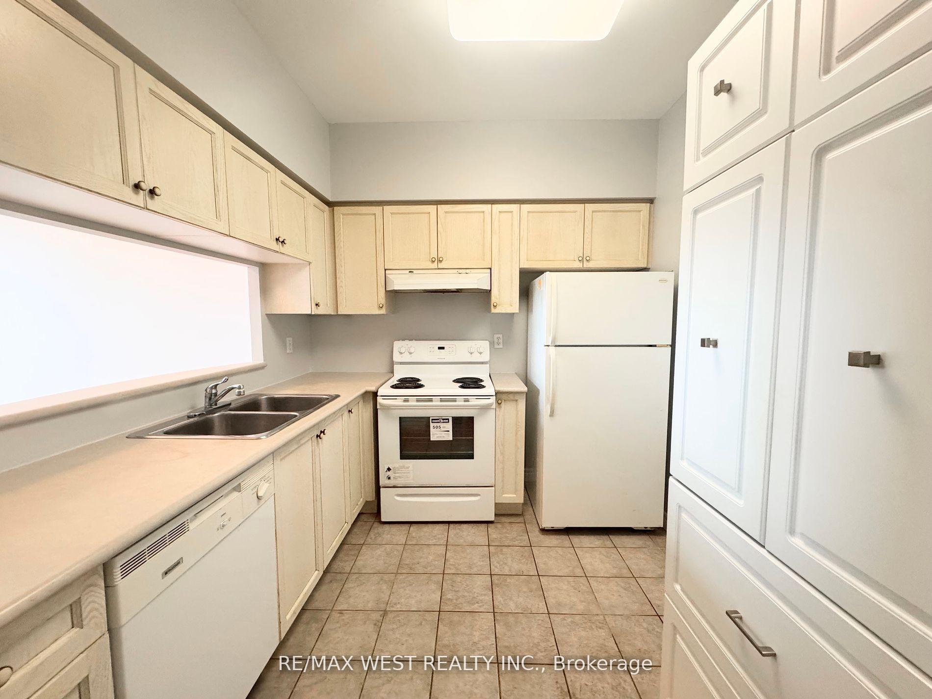 2 Bedrooms Condo at 1700 Eglinton, Toronto For sale