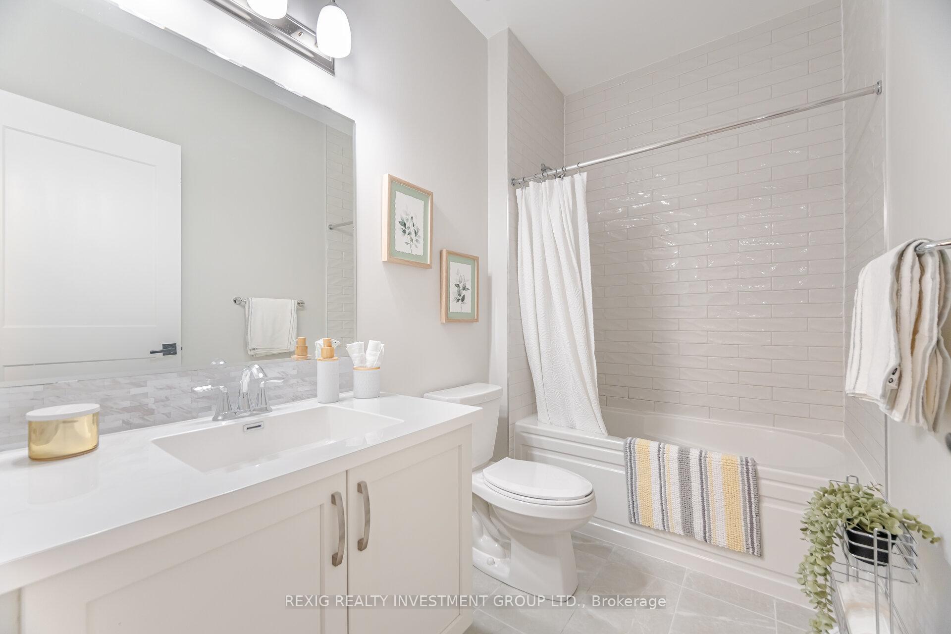 2 Bedrooms Condo at 95 DUNDAS, Oakville For sale
