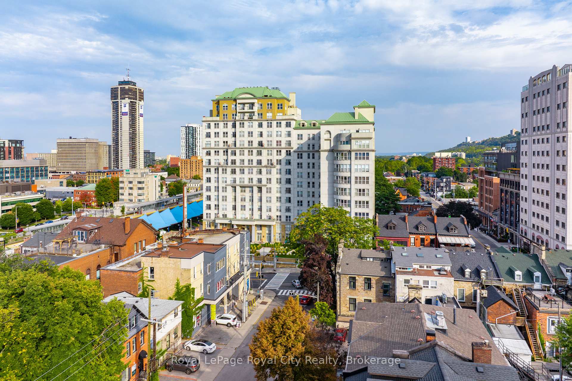 2 Bedrooms Condo at 135 James, Hamilton For sale