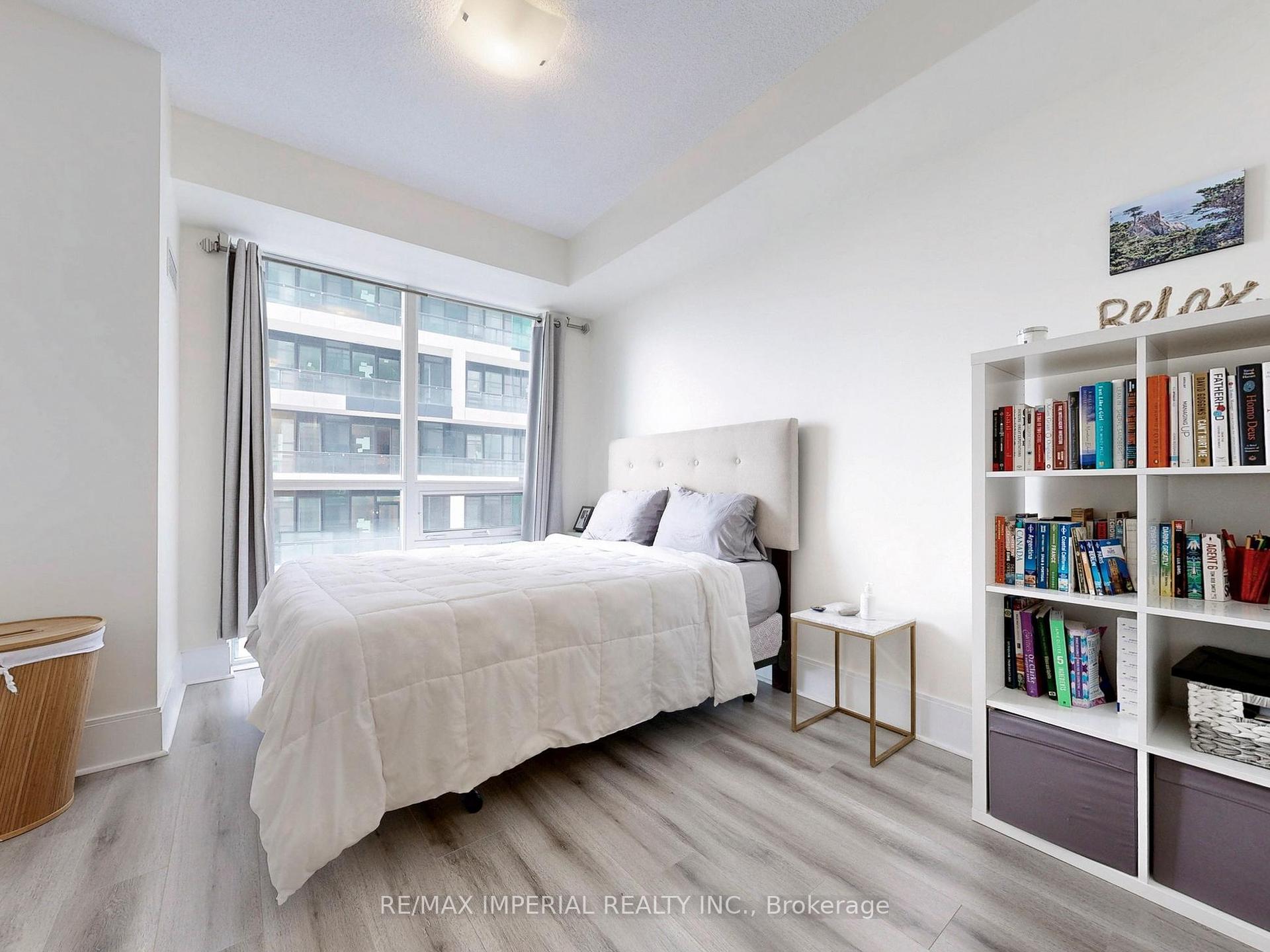 2 Bedrooms Condo at 25 Broadway, Toronto For sale