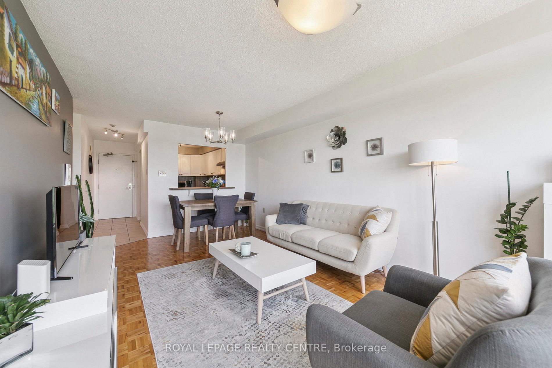 3 Bedrooms Condo at 1110 Walden, Mississauga For sale