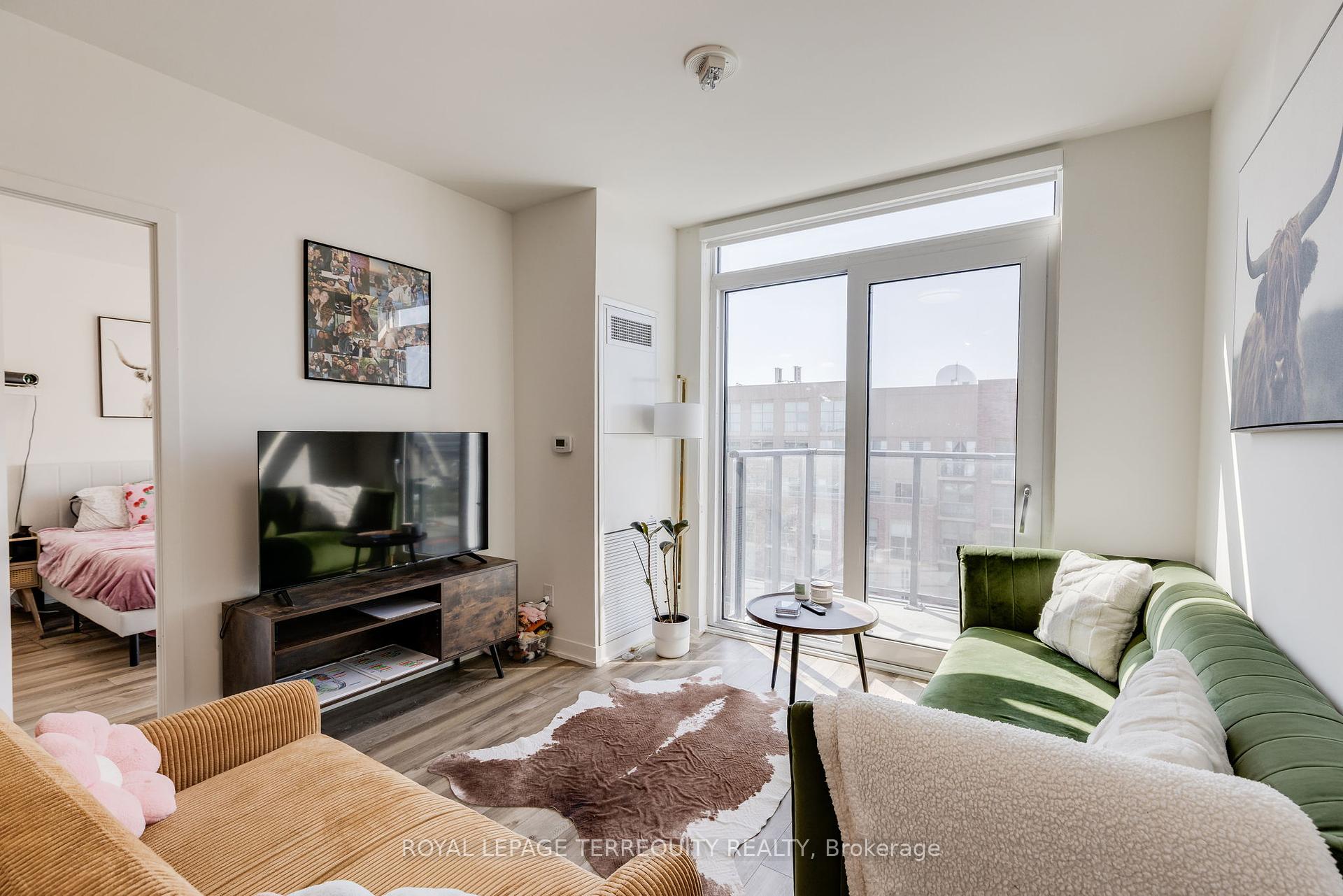 3 Bedrooms Condo at 1808 St Clair, Toronto For sale