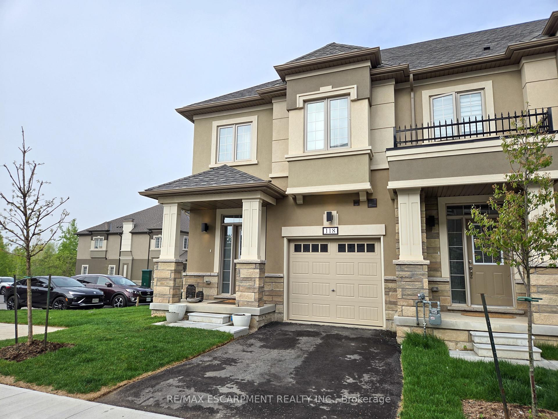 6 Bedrooms Condo at 305 Garner, Hamilton For sale