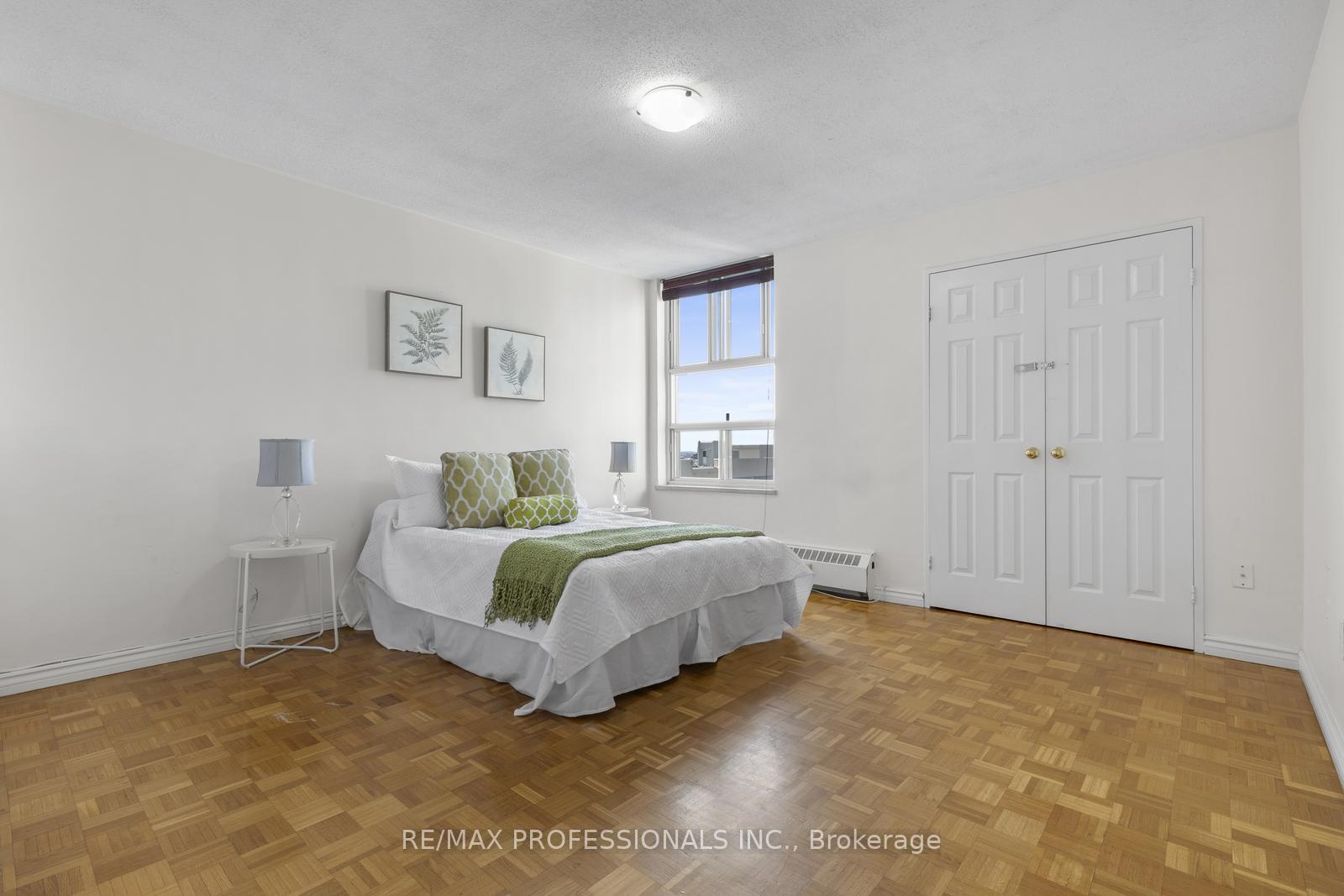 3 Bedrooms Condo at 360 Ridelle, Toronto For sale