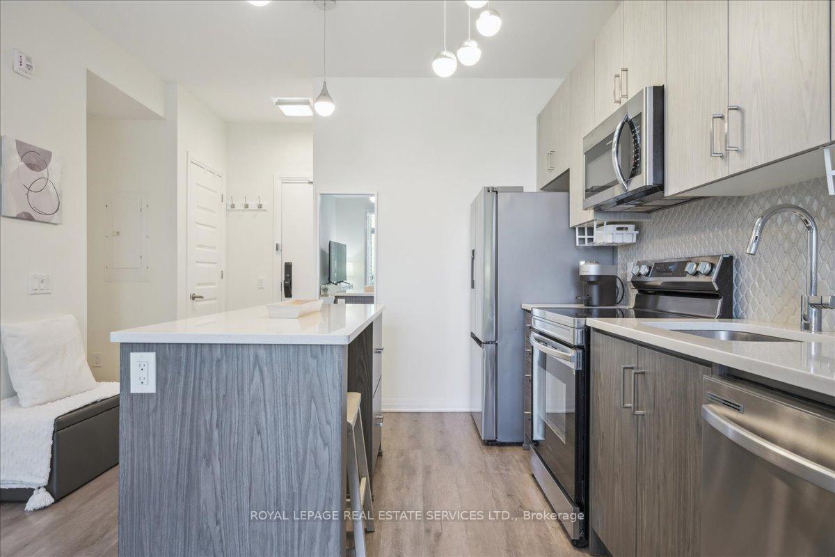 2 Bedrooms Condo at 95 DUNDAS, Oakville For sale