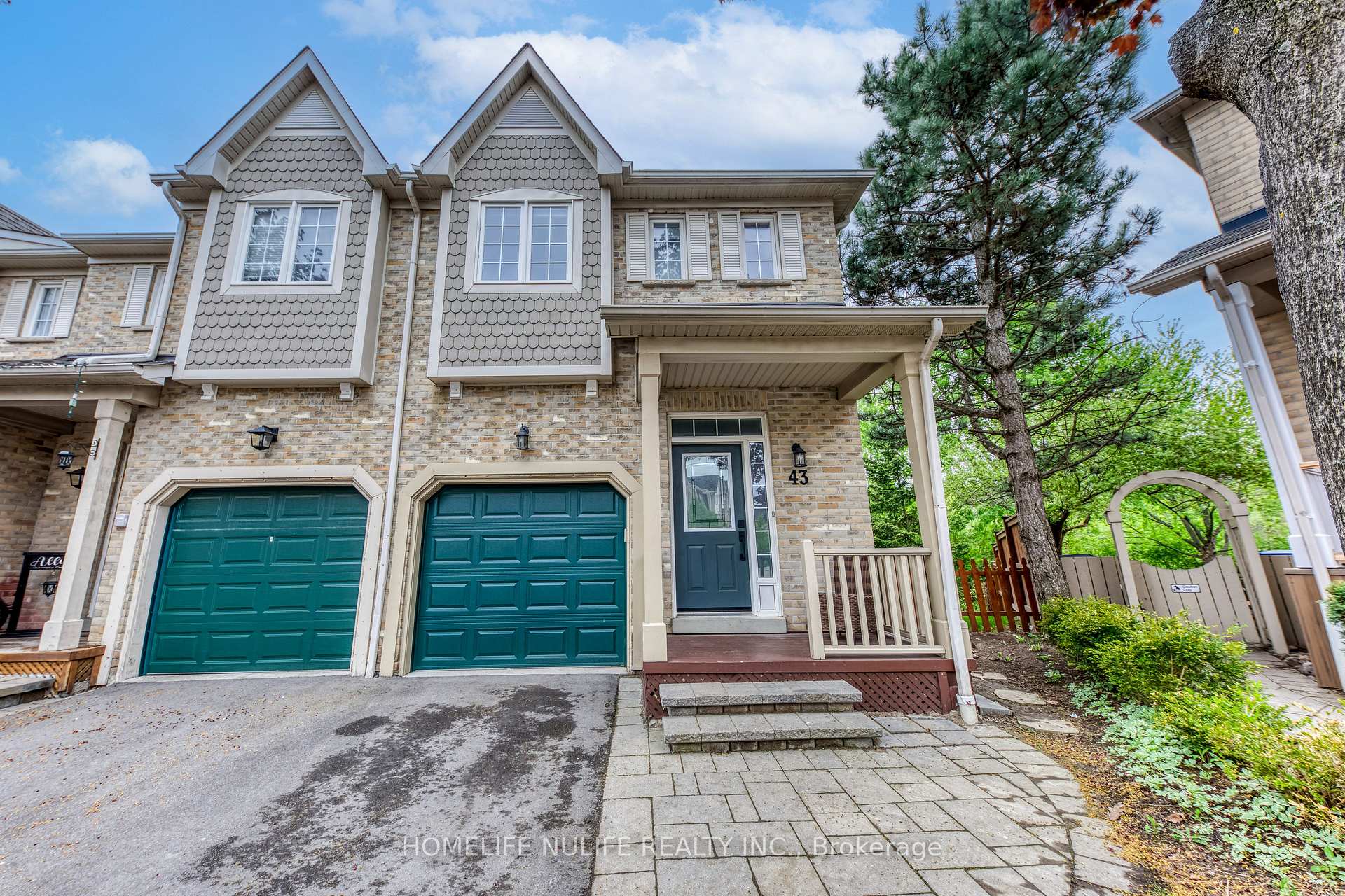3 Bedrooms Condo at 7284 Bellshire, Mississauga For sale
