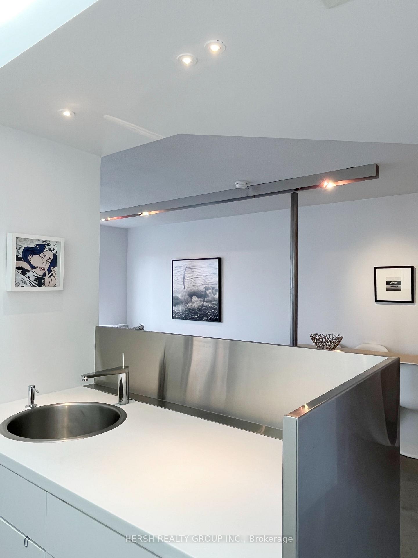 1 Bedroom Condo at 1001 Bay,  Toronto For sale
