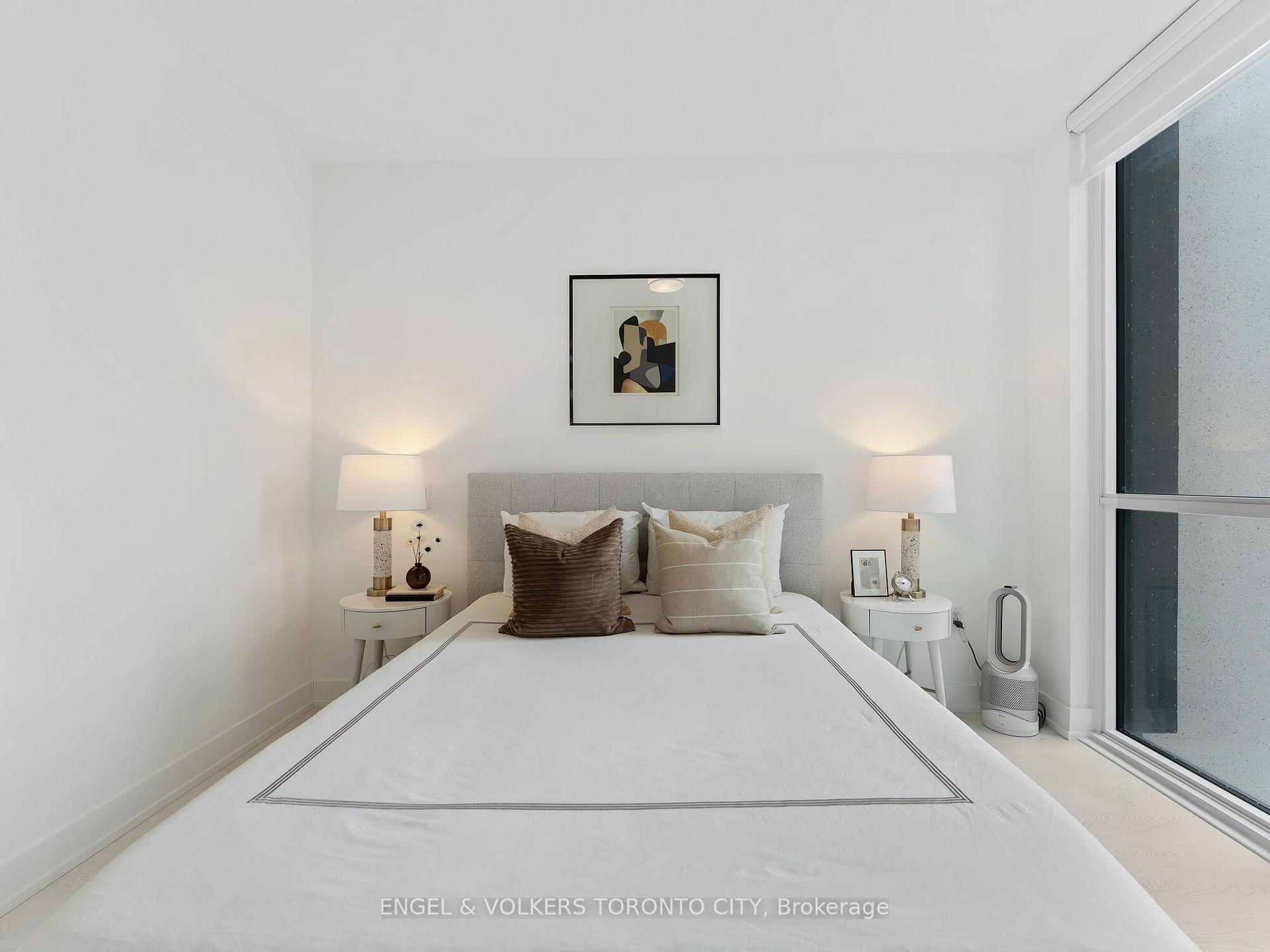 4 Bedrooms Condo at 30 Inn On The Park, Toronto For sale