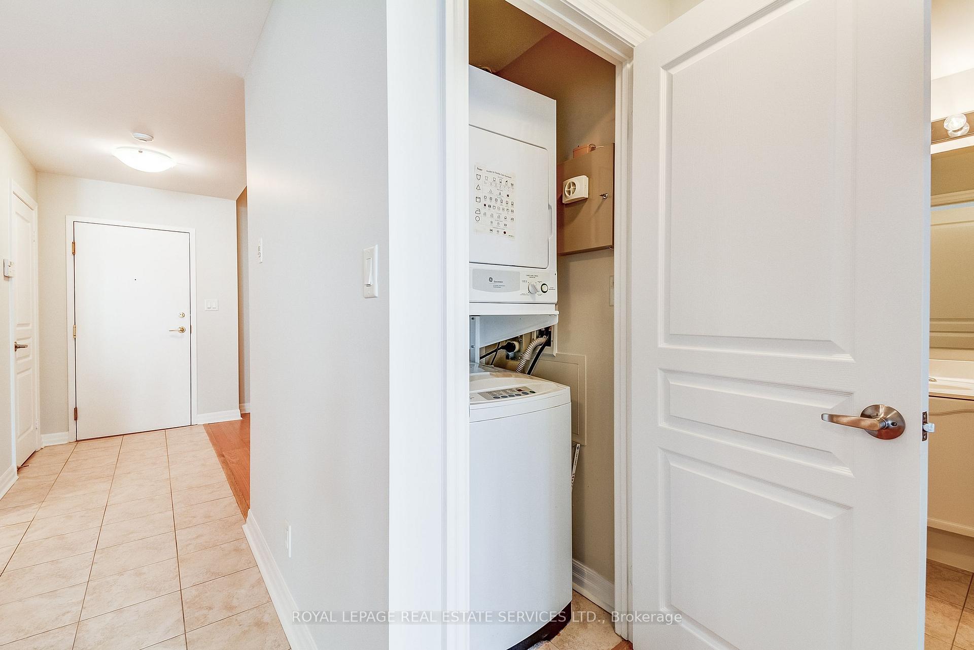 2 Bedrooms Condo at 70 Port, Mississauga For sale