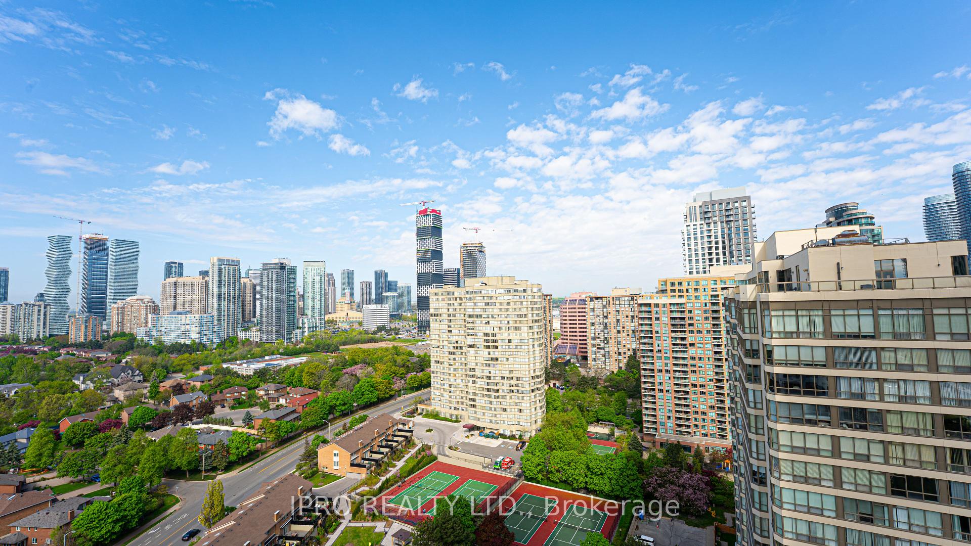 2 Bedrooms Condo at 36 Elm Dr W, Mississauga For sale
