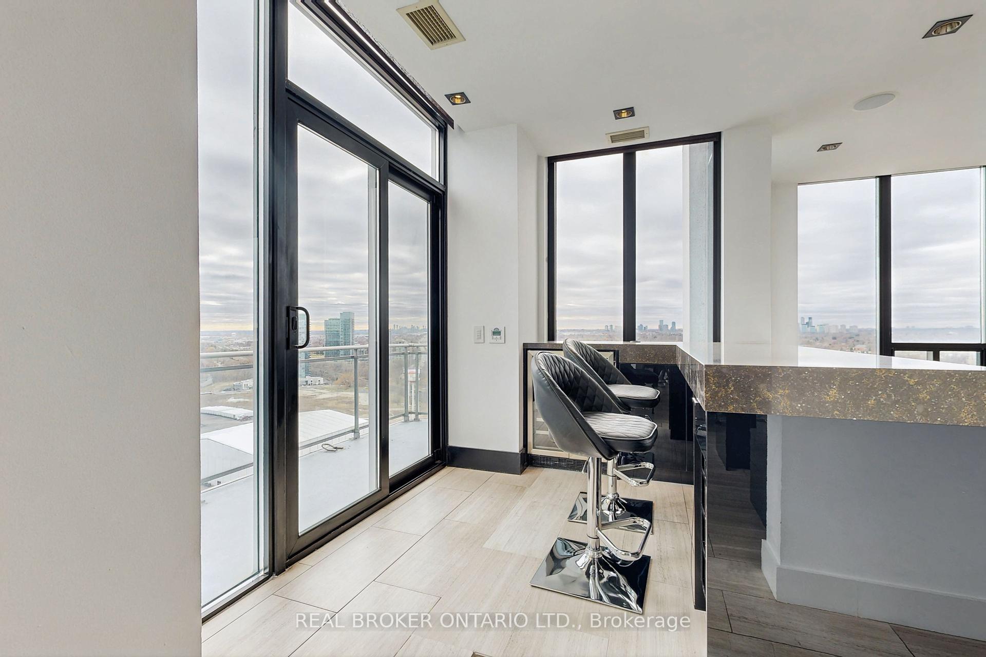 2 Bedrooms Condo at 2121 Lakeshore,  Toronto For sale