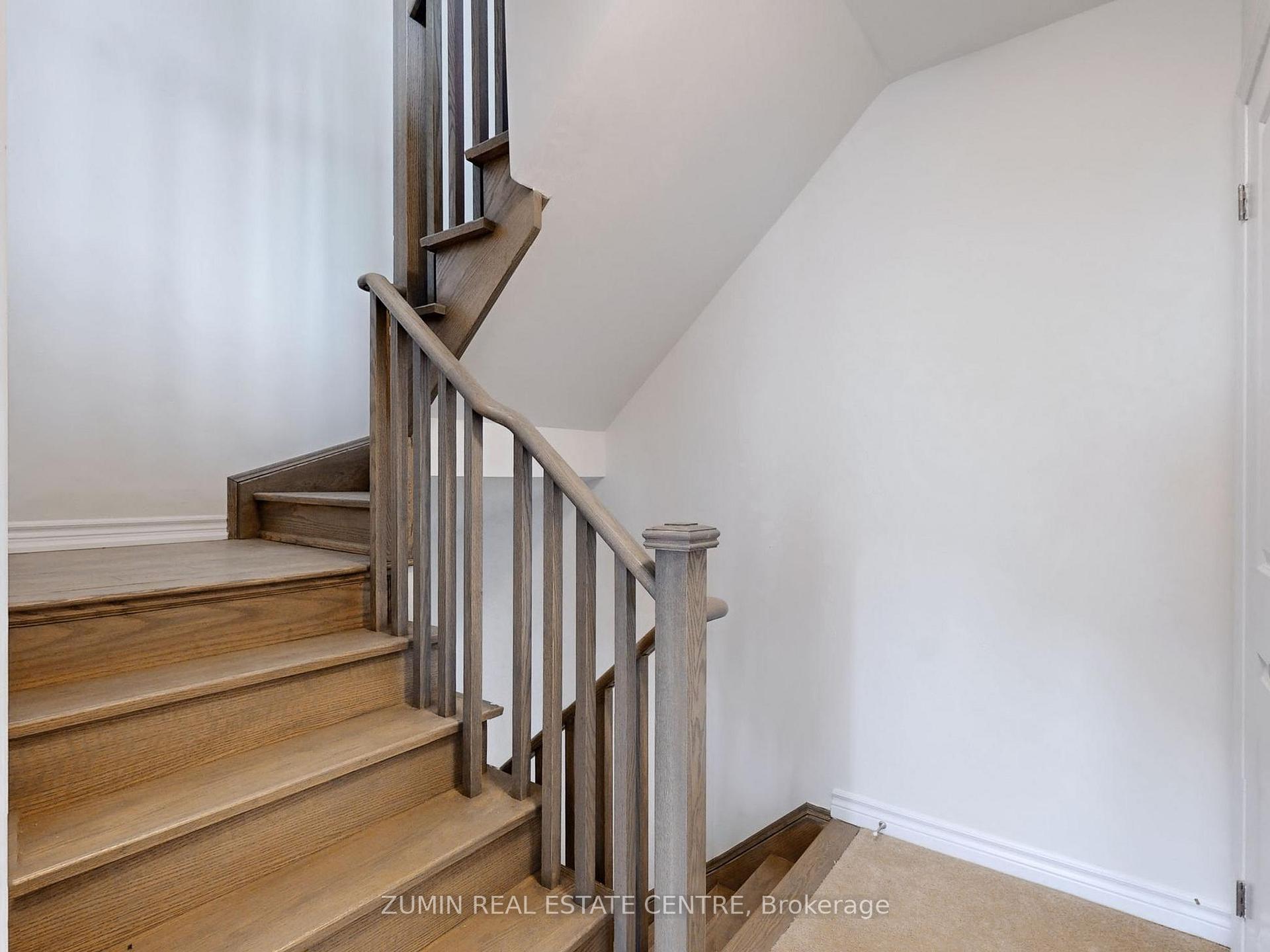 2 Bedrooms Condo at 349 Wheat Boom, Oakville For sale