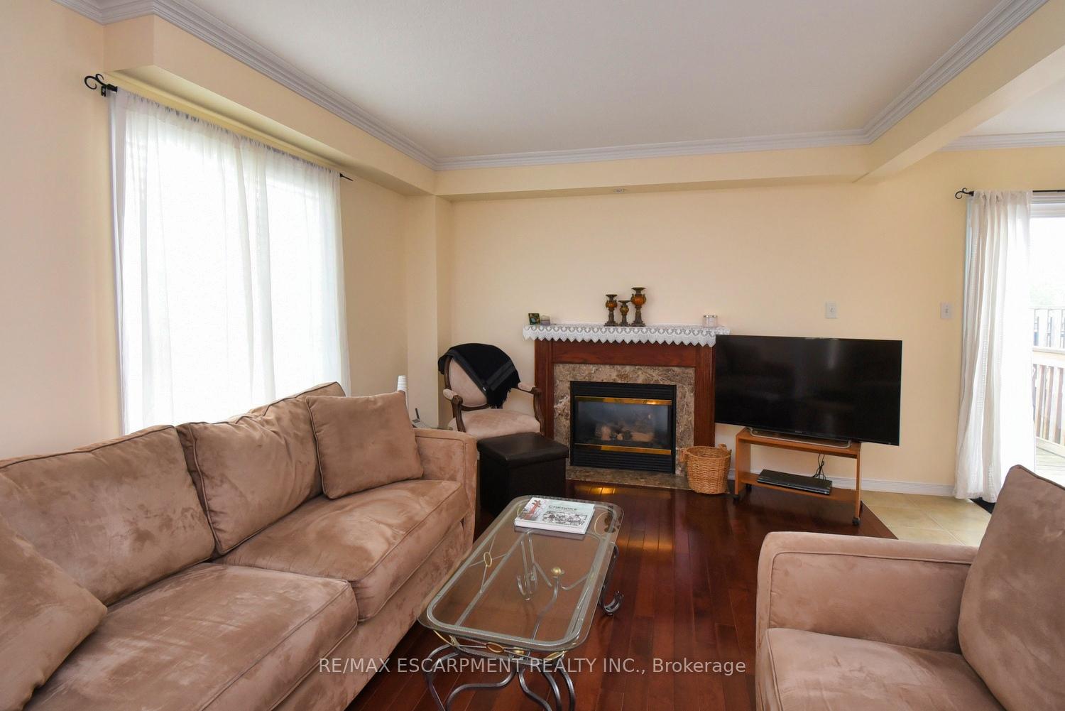 3 Bedrooms Condo at 7 Southside, Hamilton For sale