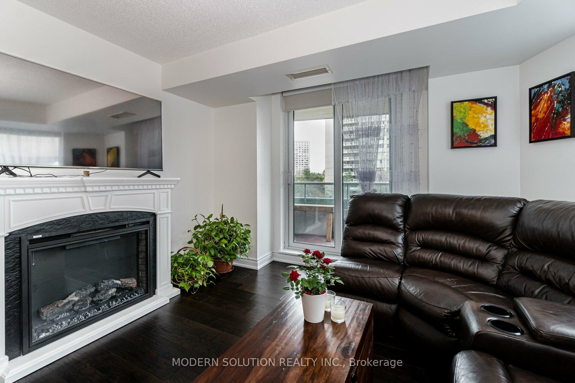 2 Bedrooms Condo at 1 Elm, Mississauga For sale