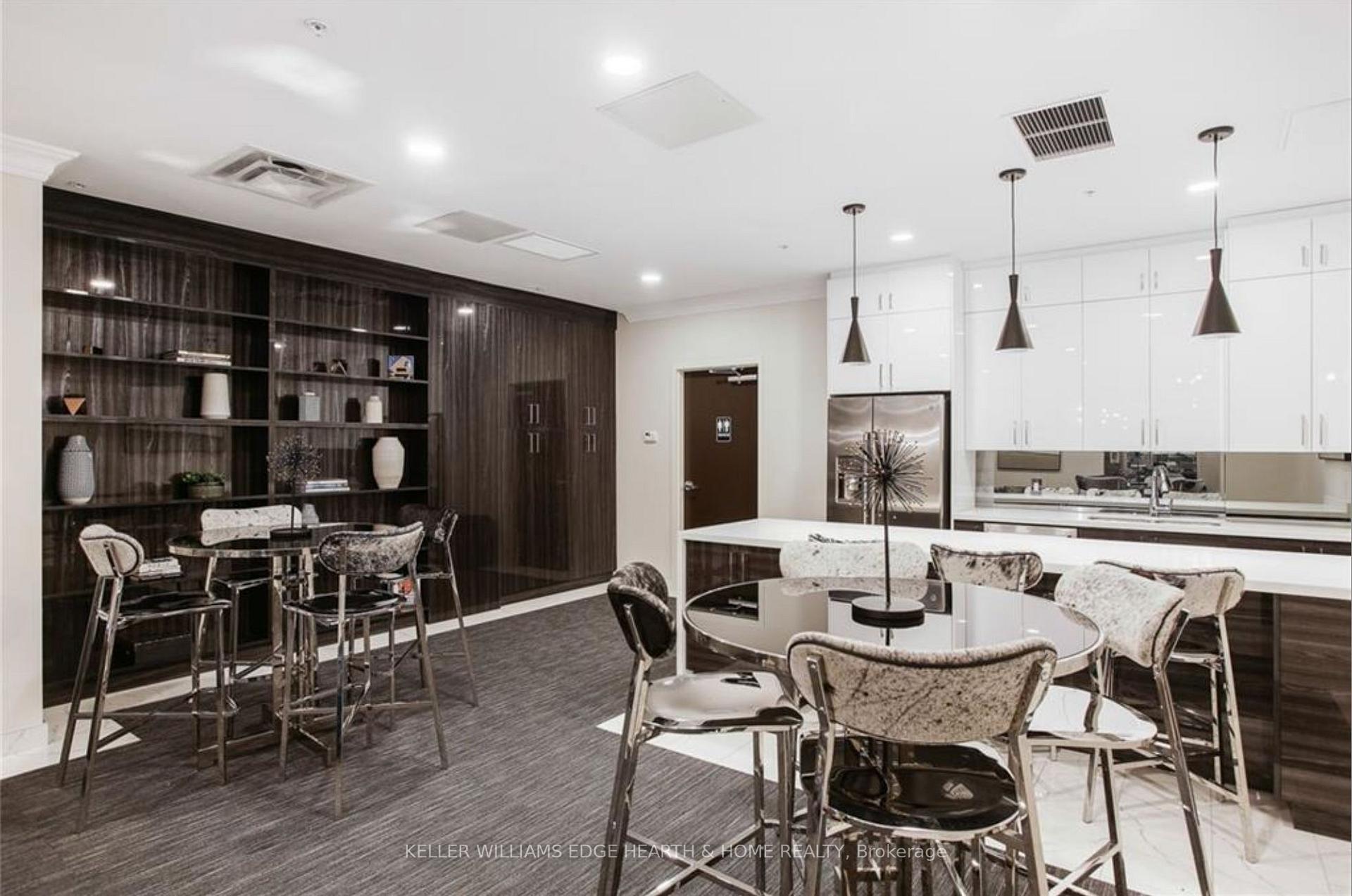2 Bedrooms Condo at 112 King,  Hamilton For sale