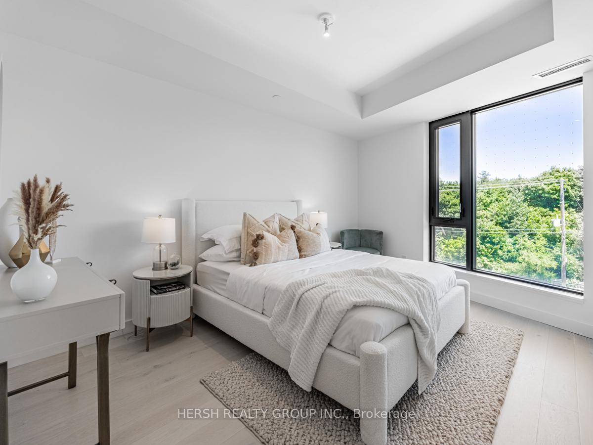 2 Bedrooms Condo at 160 Kingsway,  Toronto For sale