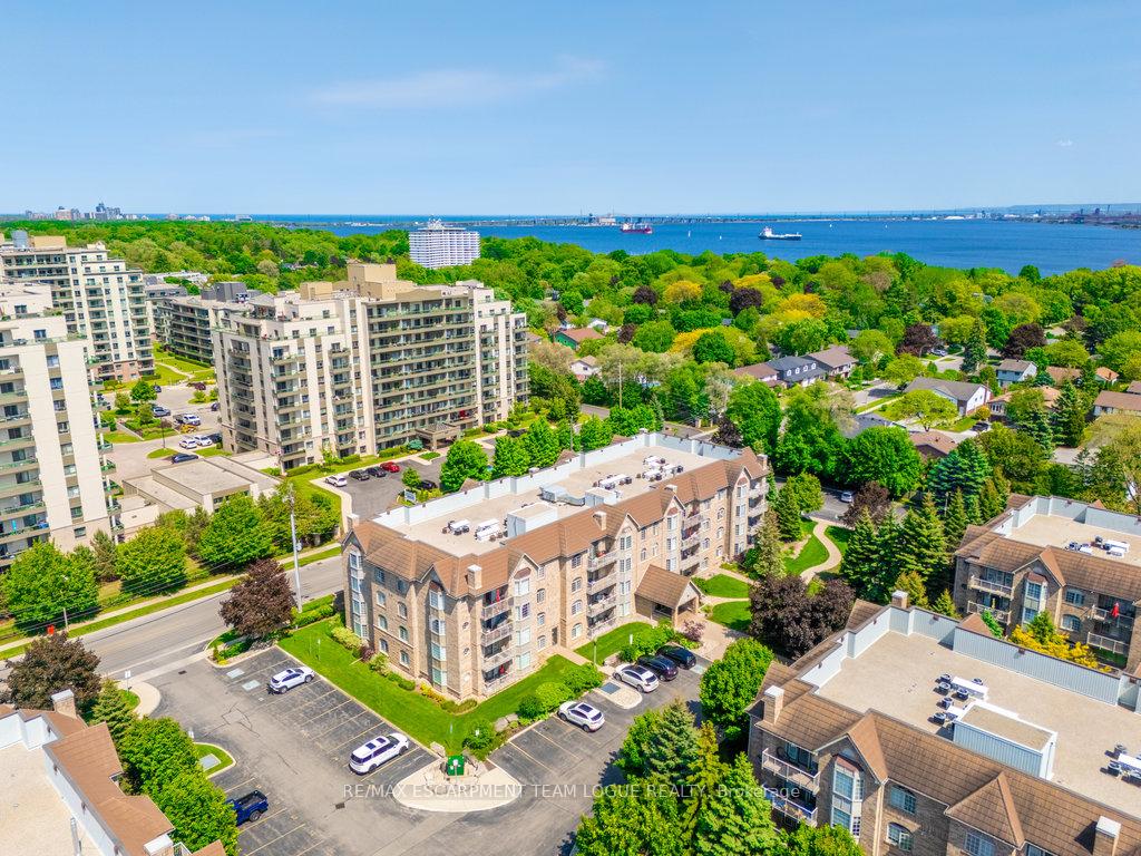 2 Bedrooms Condo at 216 Plains Road West, Burlington For sale
