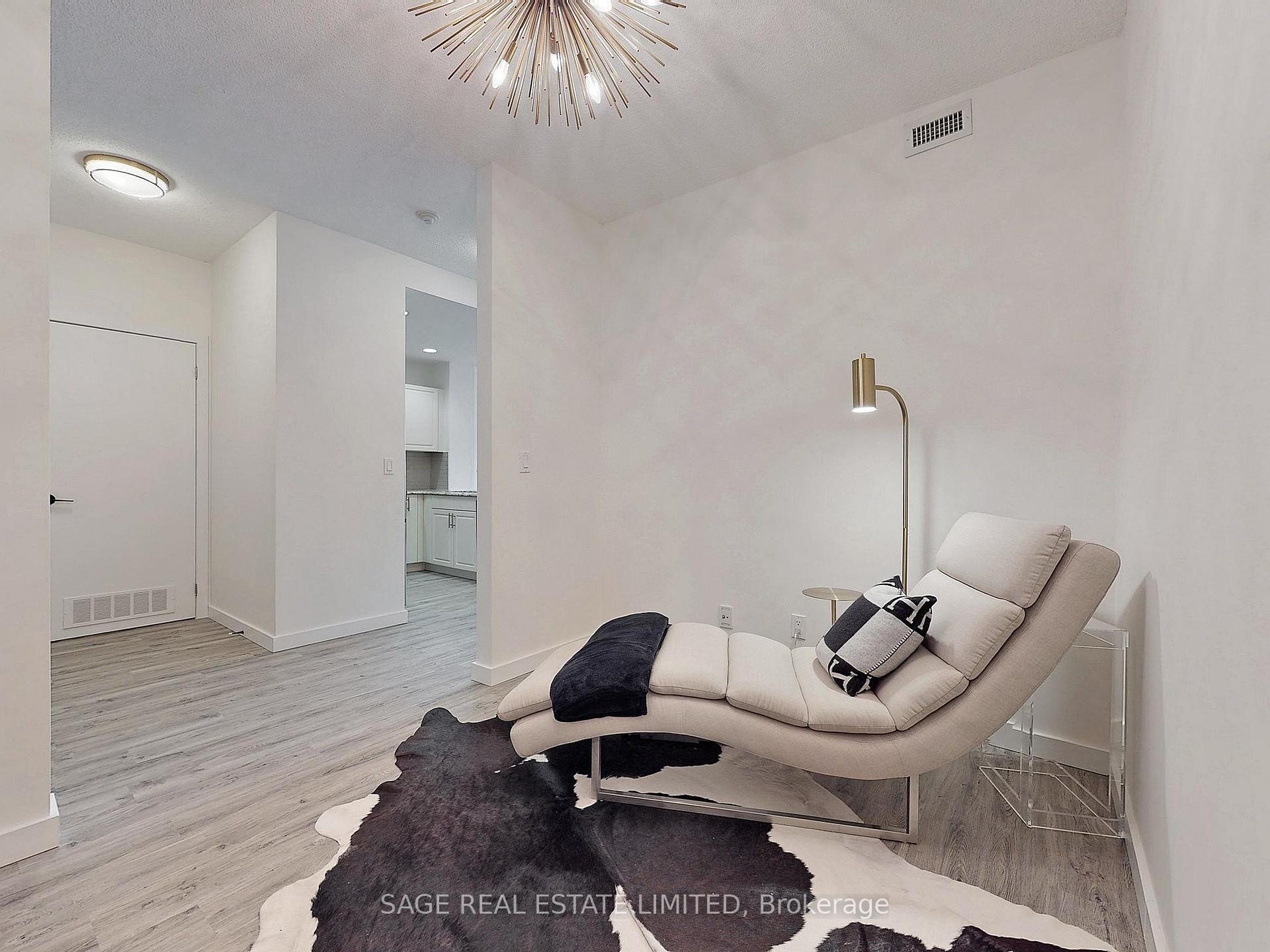 2 Bedrooms Condo at 551 Maple, Burlington For sale