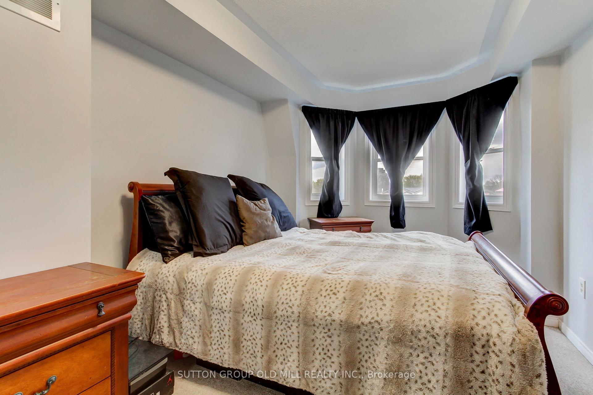 3 Bedrooms Condo at 760 Lawrence,  Toronto For sale