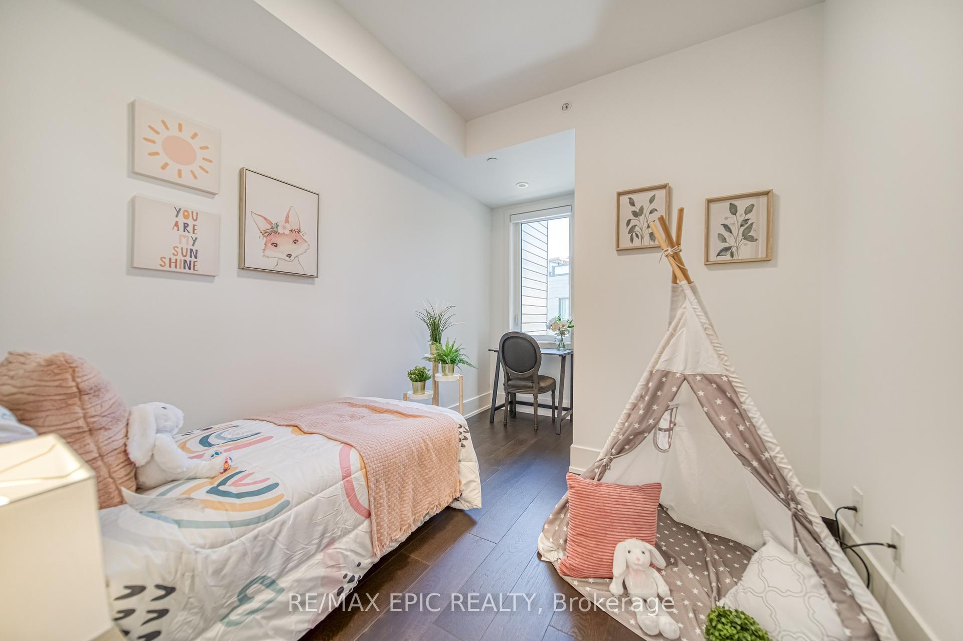 3 Bedrooms Condo at 165 Pears, Toronto For sale