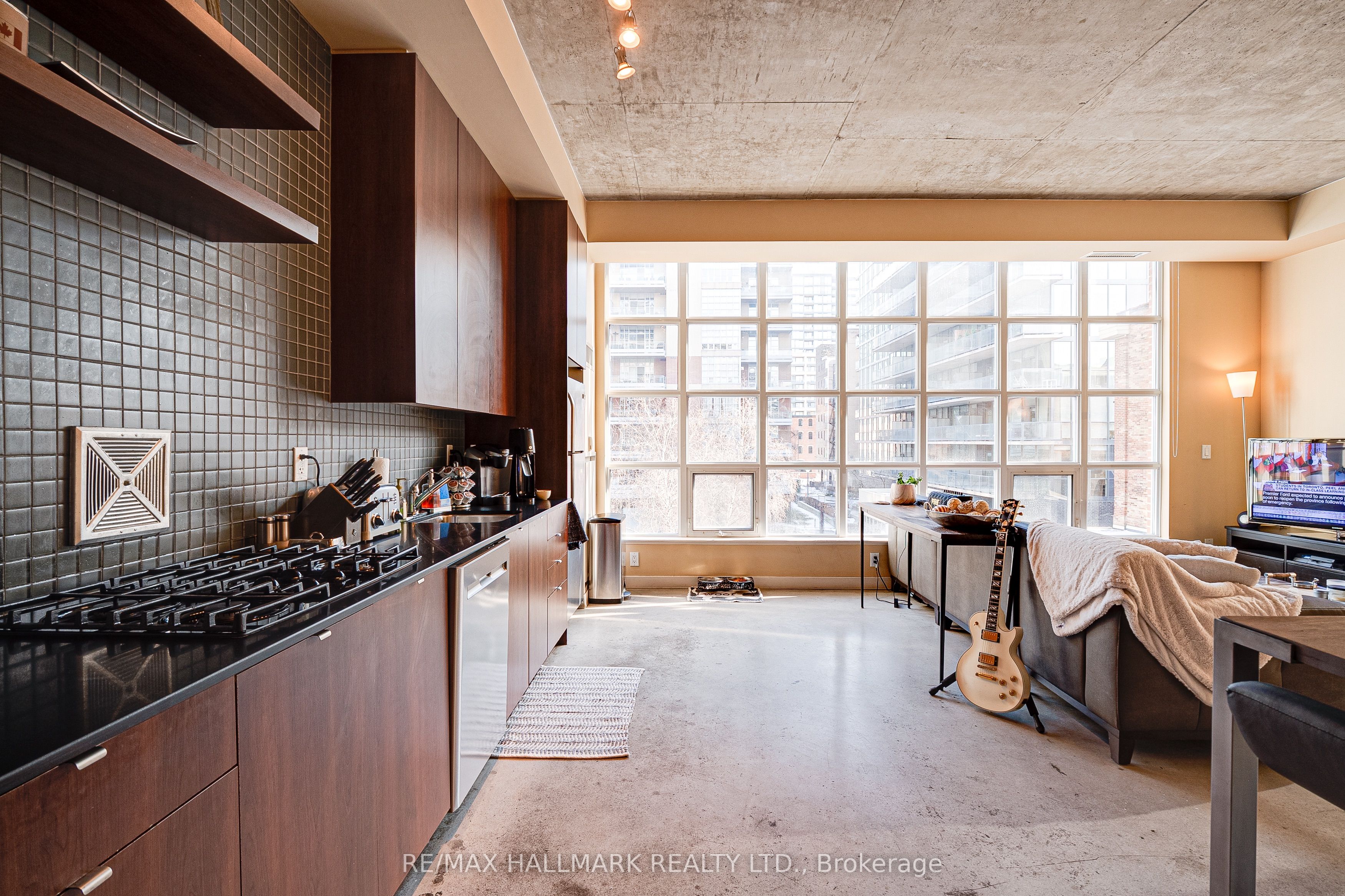 19 Brant Street, #302