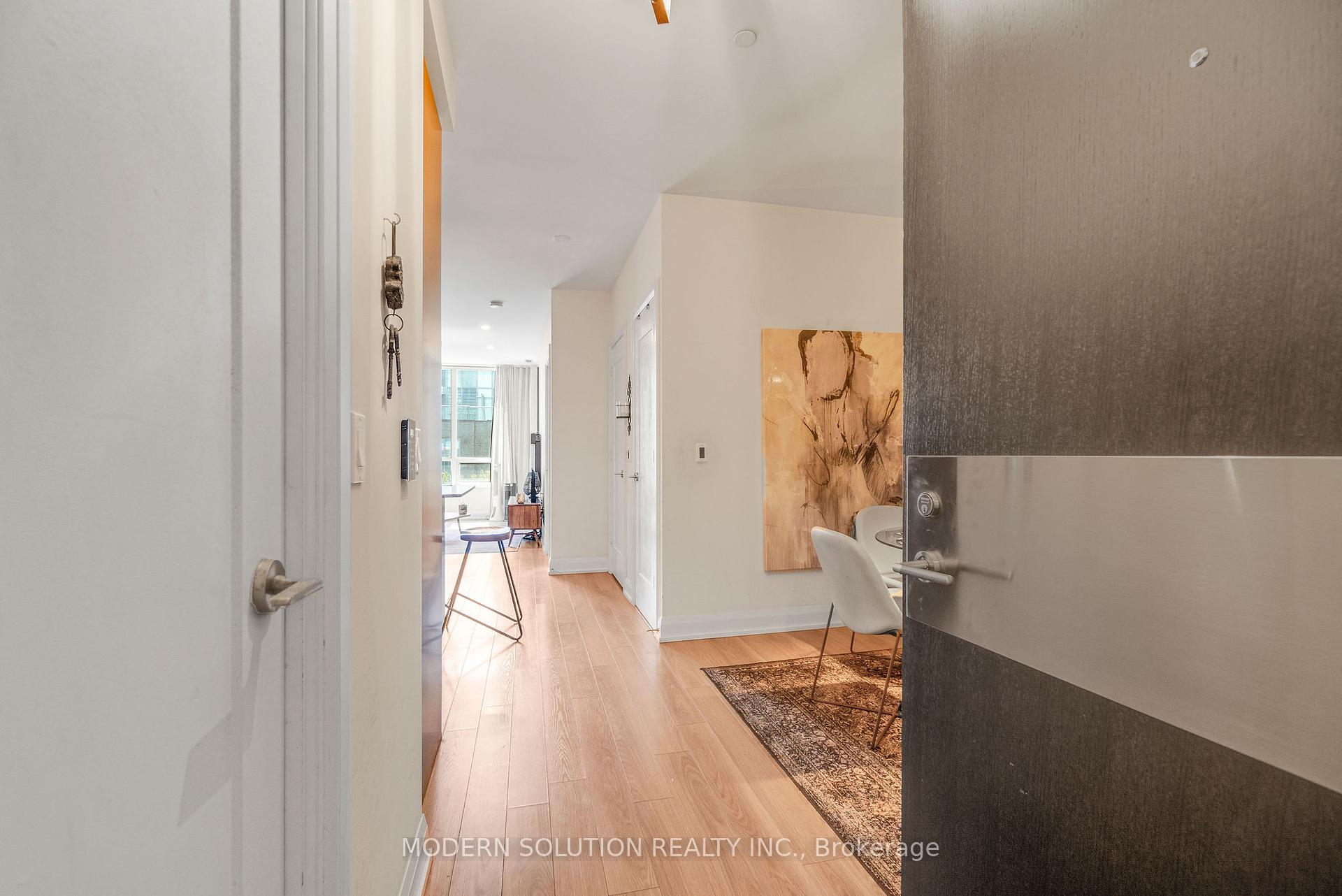 2 Bedrooms Condo at 18 Graydon Hall, Toronto For sale