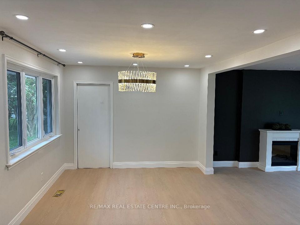 2429 Hensall