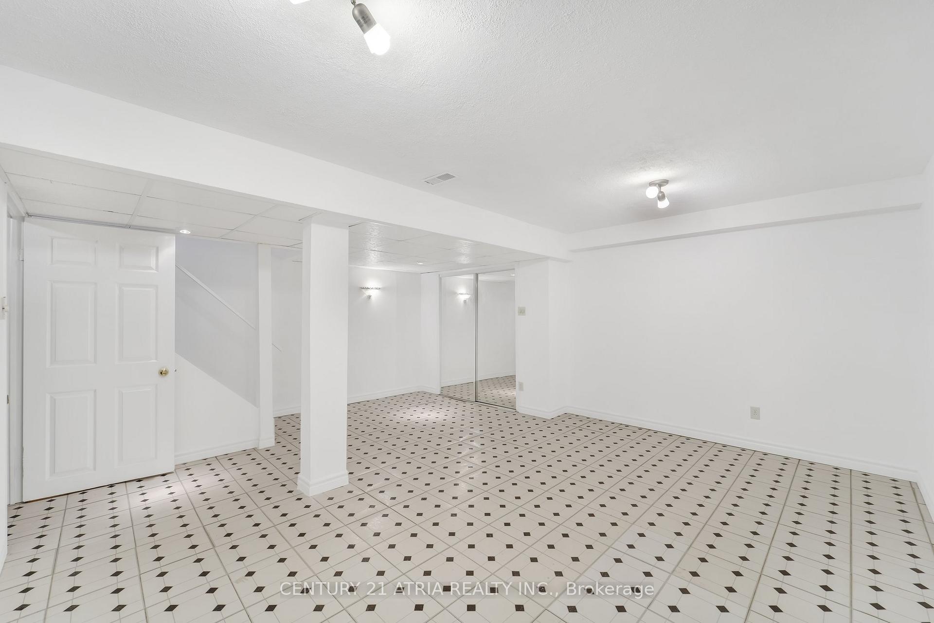 3 Bedrooms Condo at 1485 Torrington,  Mississauga For sale