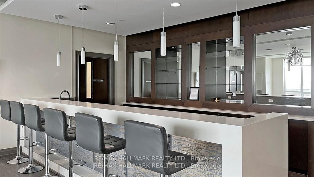 7161 Yonge Street, #2135