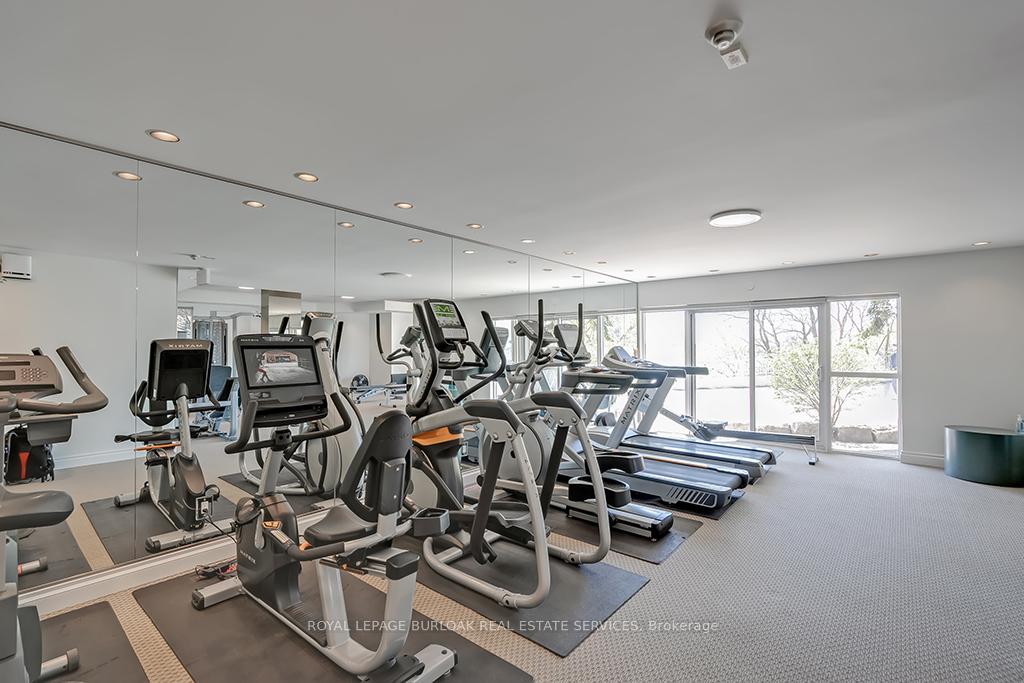 2 Bedrooms Condo at 2190 Lakeshore, Burlington For sale