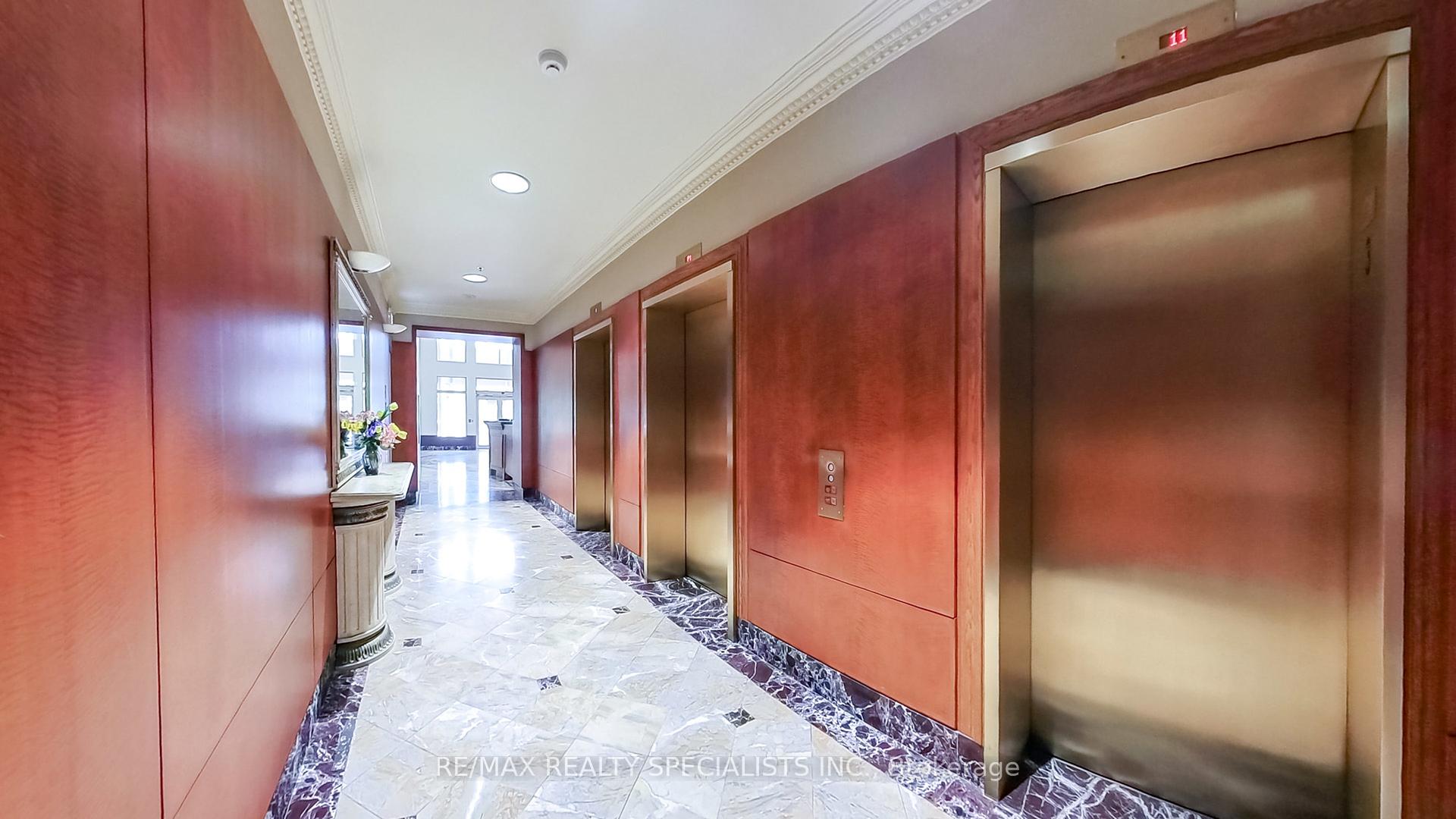 1 Bedroom Condo at 8 LEE CENTRE, Toronto For sale