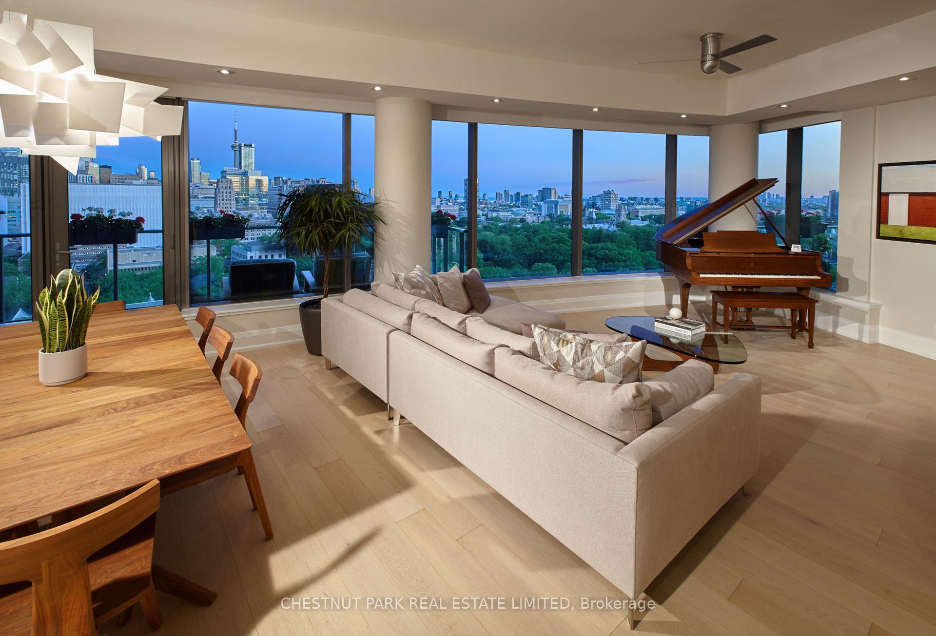 2 Bedrooms Condo at 77 Charles, Toronto For sale