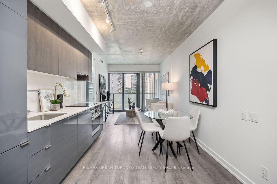 #304 - 161 Roehampton Avenue, Toronto, ON M4P 0C8