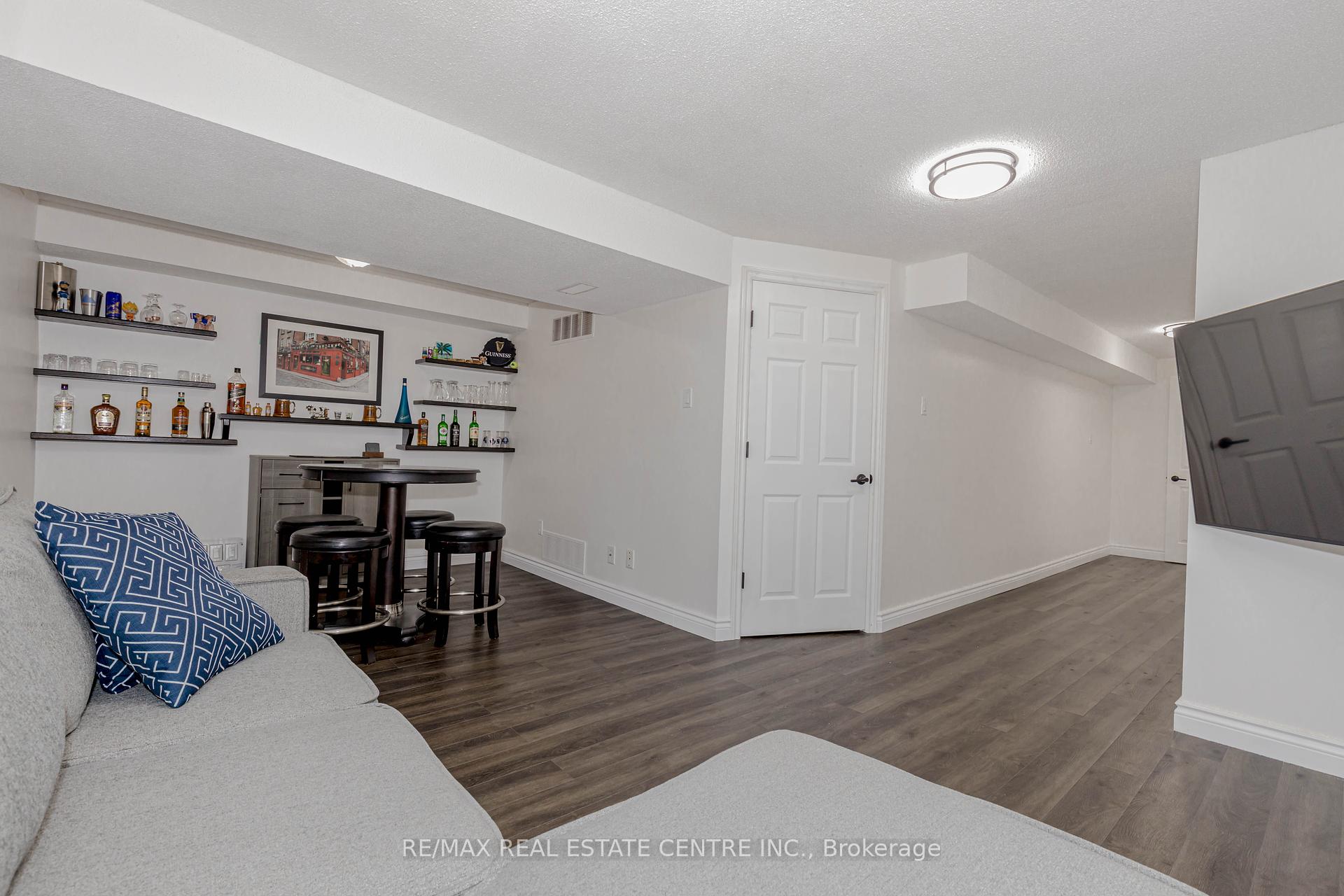 3 Bedrooms Condo at 1526 Lancaster,  Oakville For sale
