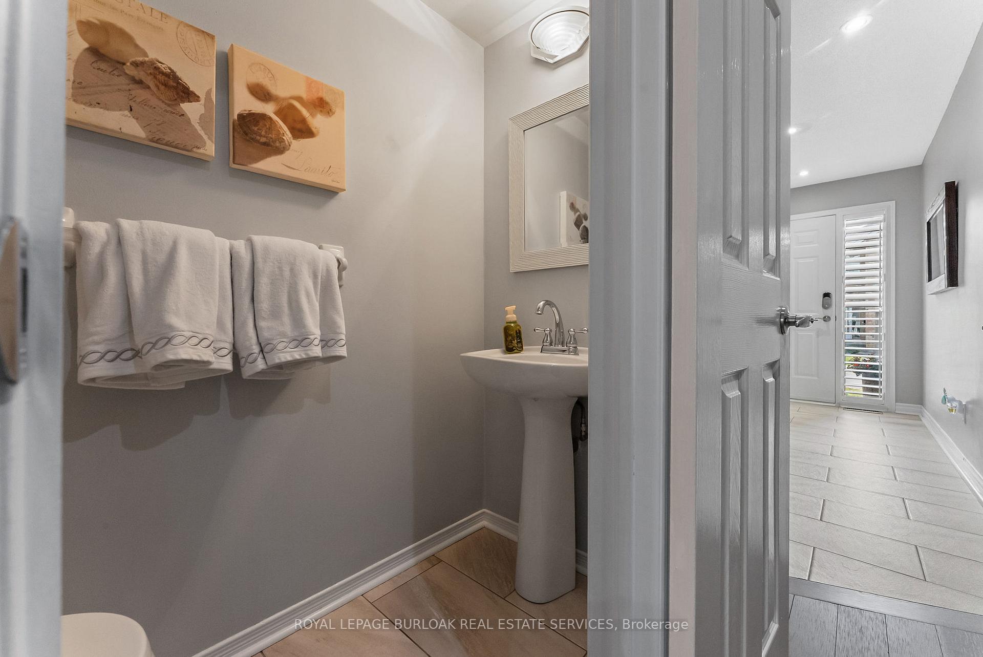 3 Bedrooms Condo at 2025 Cleaver, Burlington For sale