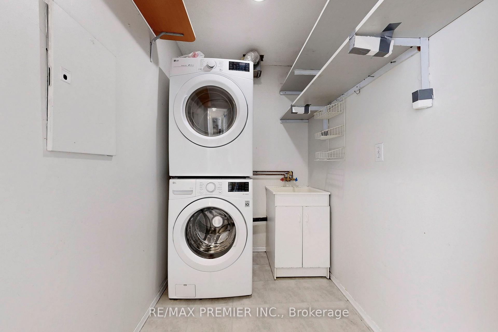 2 Bedrooms Condo at 3 Rowntree, Toronto For sale