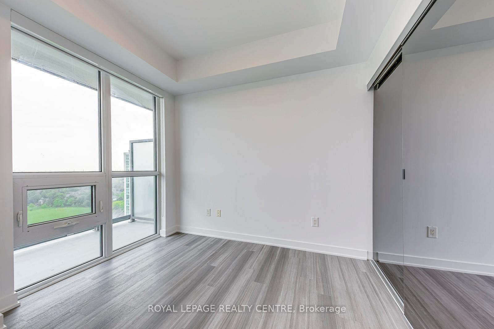 2 Bedrooms Condo at 4633 Glen Erin, Mississauga For sale
