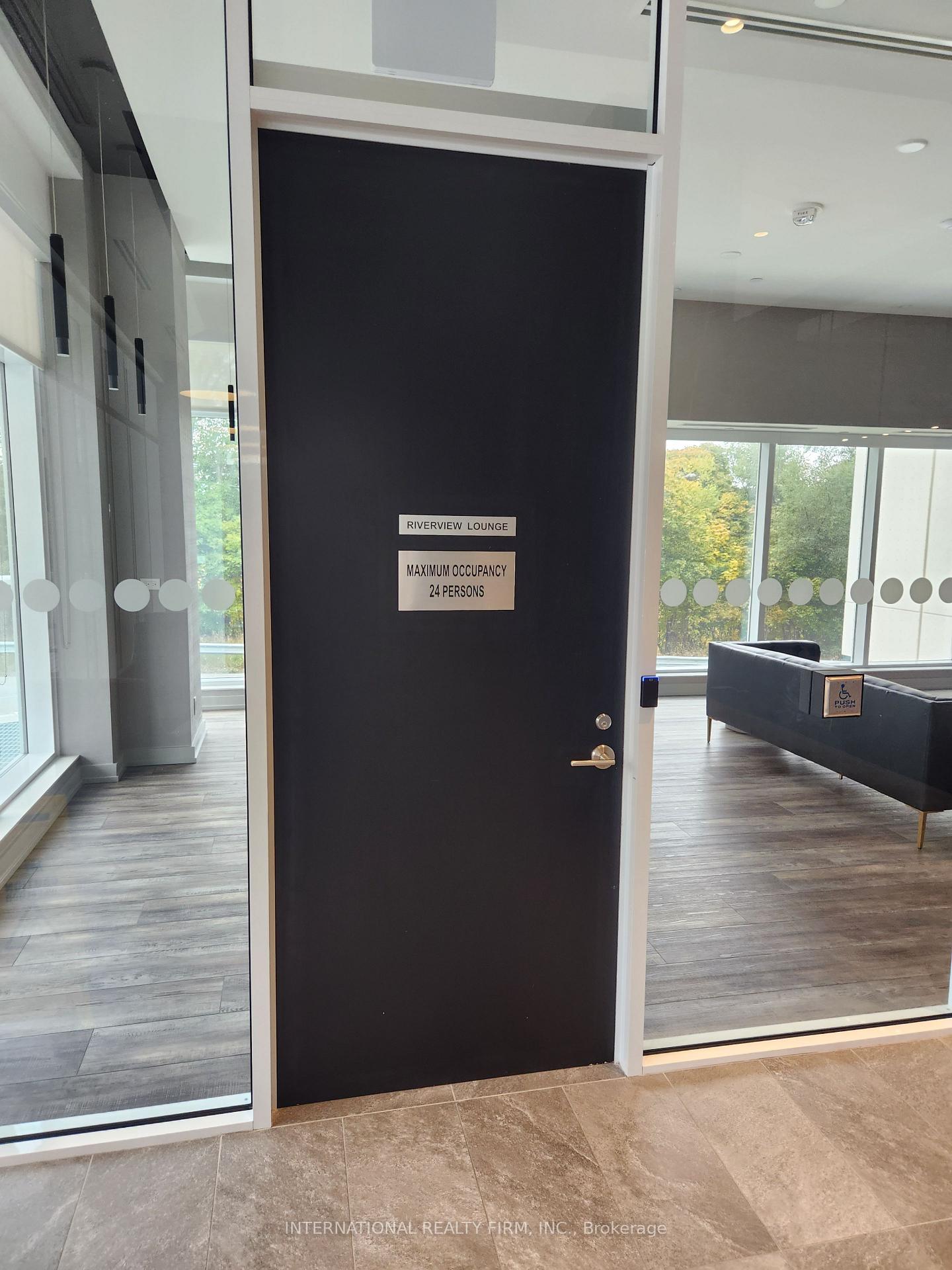 2 Bedrooms Condo at 10 Wilby, Toronto For sale