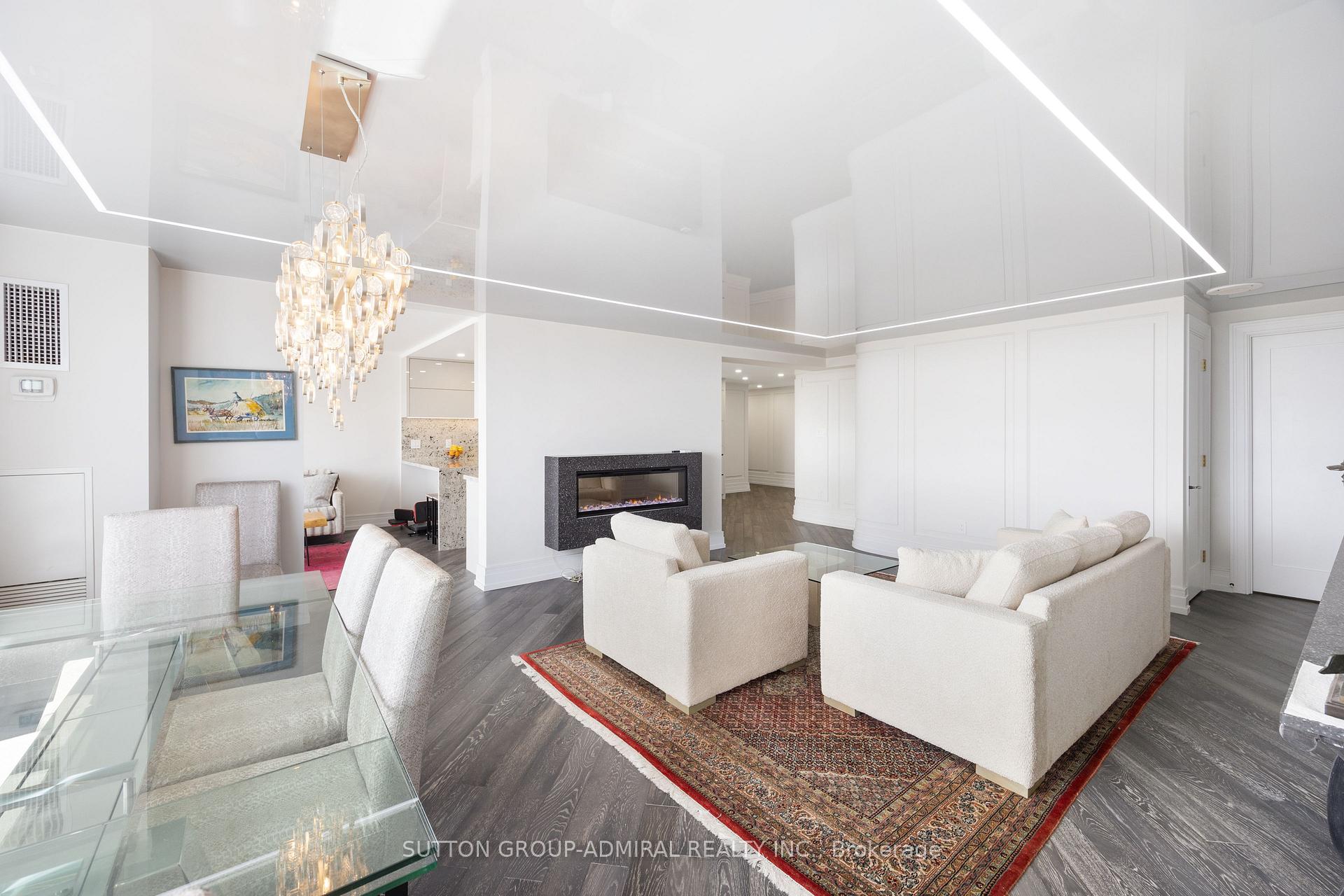 2 Bedrooms Condo at 131 Beecroft, Toronto For sale