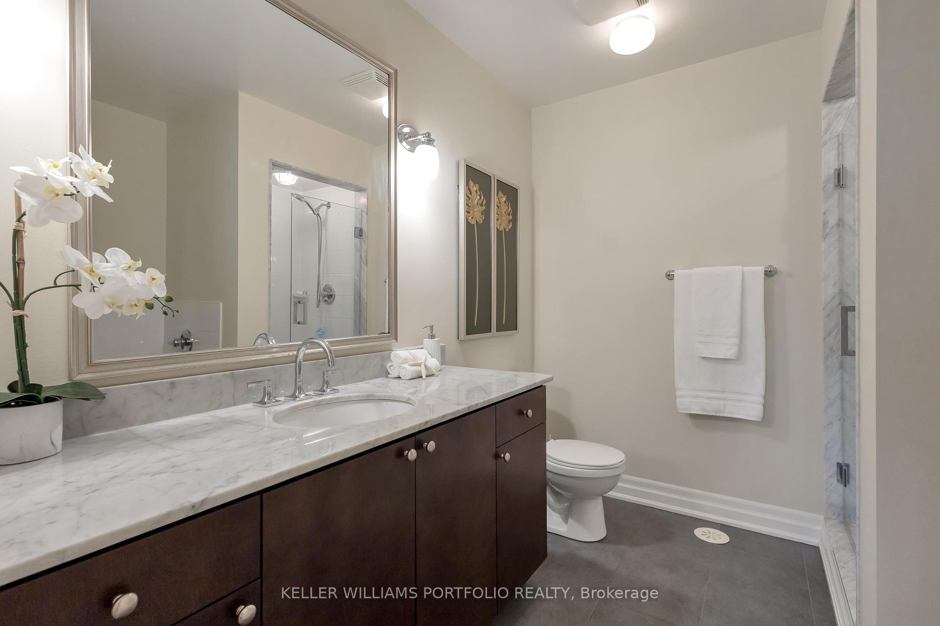 3 Bedrooms Condo at 365 Roehampton, Toronto For sale