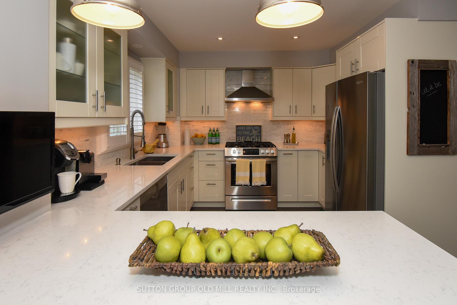 4 Bedrooms Condo at 4635 Regents, Mississauga For sale