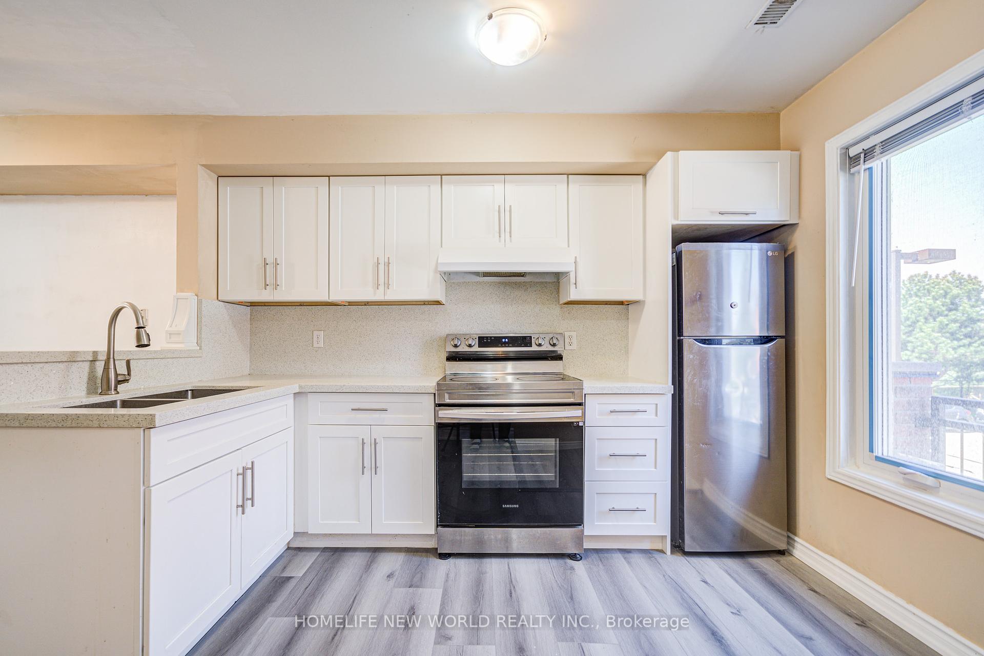 3 Bedrooms Condo at 3895 Doug Leavens, Mississauga For sale