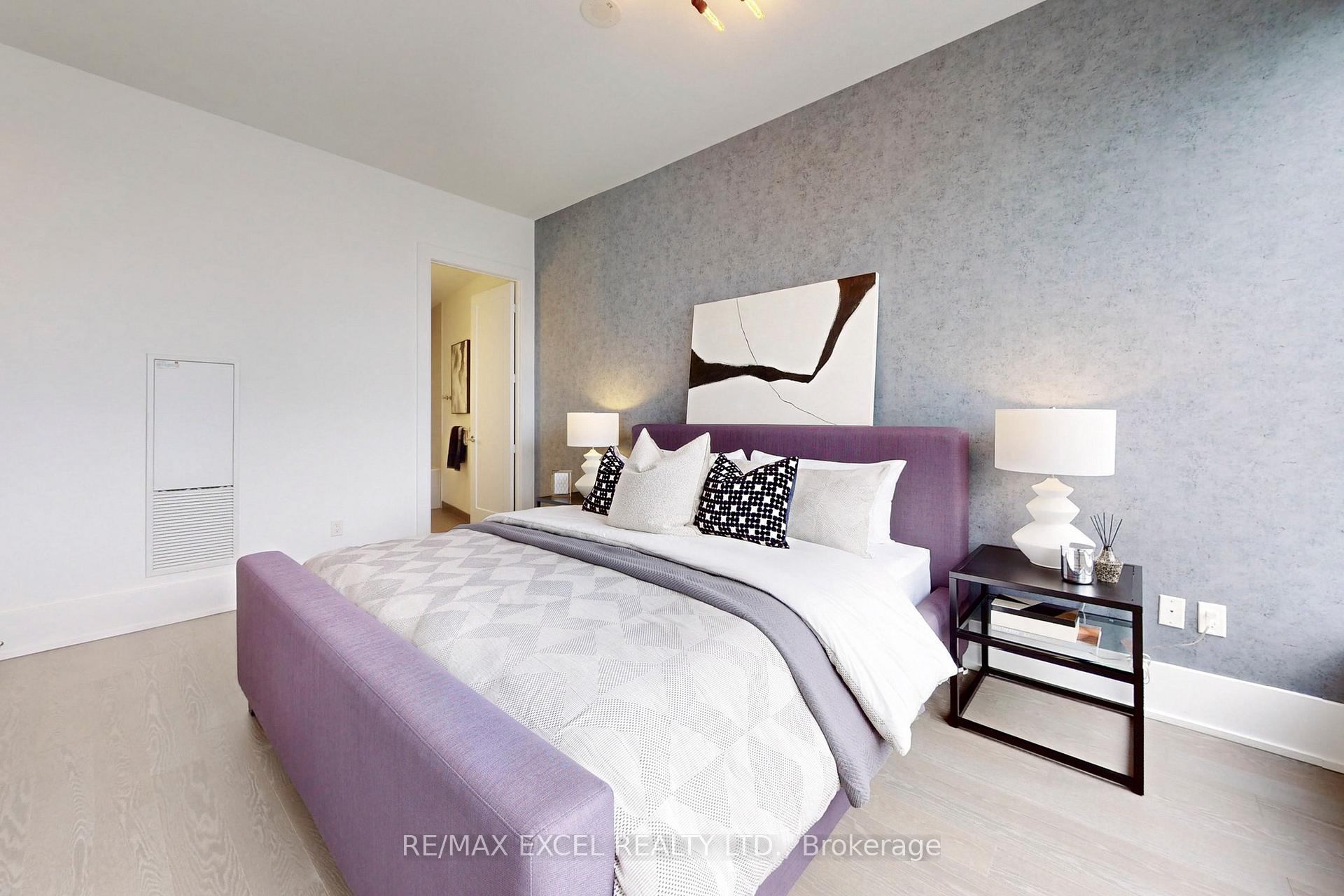 2 Bedrooms Condo at 10 York, Toronto For sale