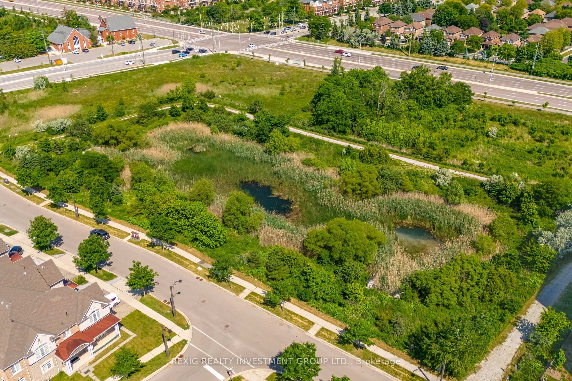 2 Bedrooms Condo at 95 DUNDAS, Oakville For sale