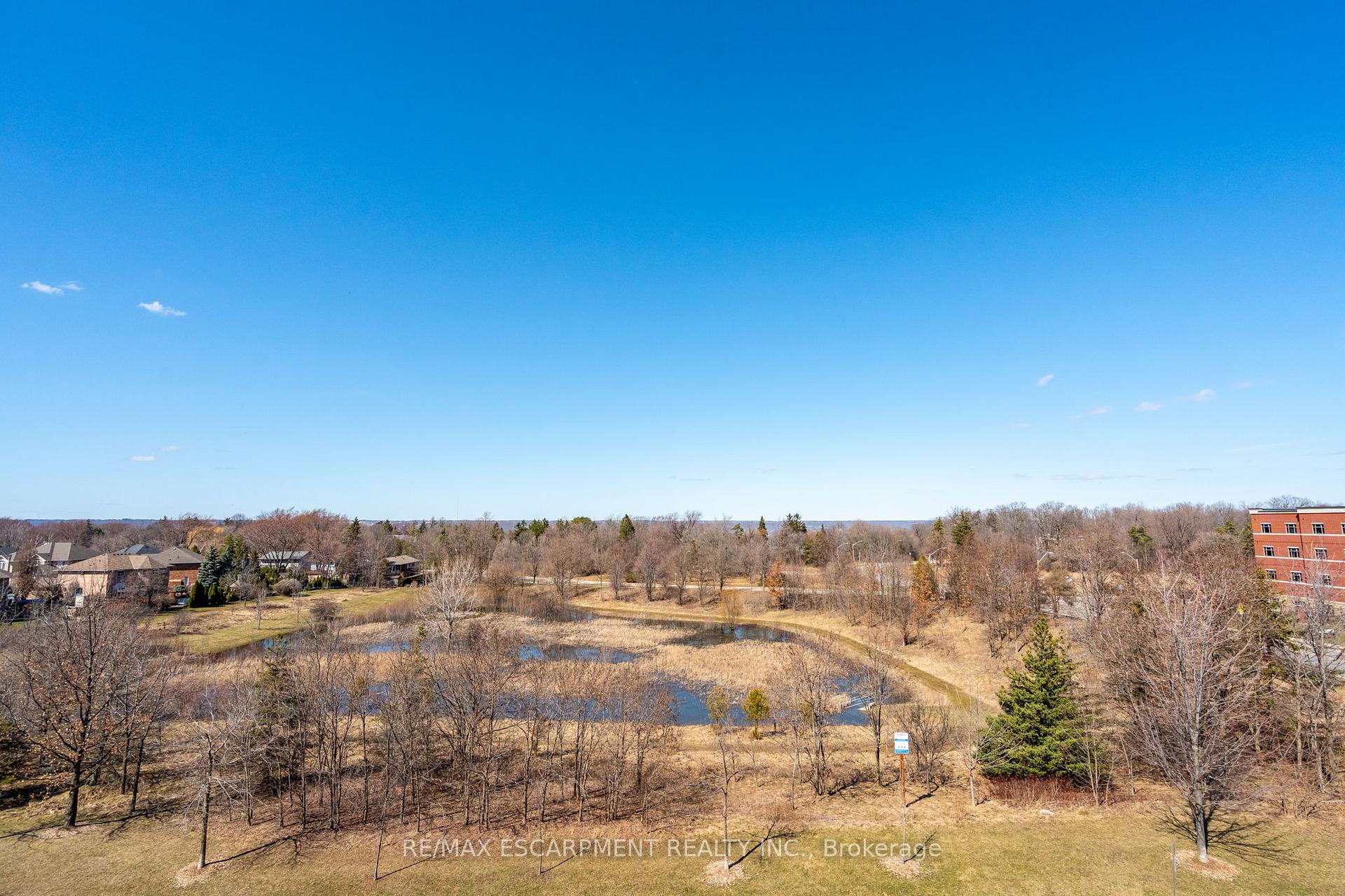 2 Bedrooms Condo at 1 Redfern, Hamilton For sale